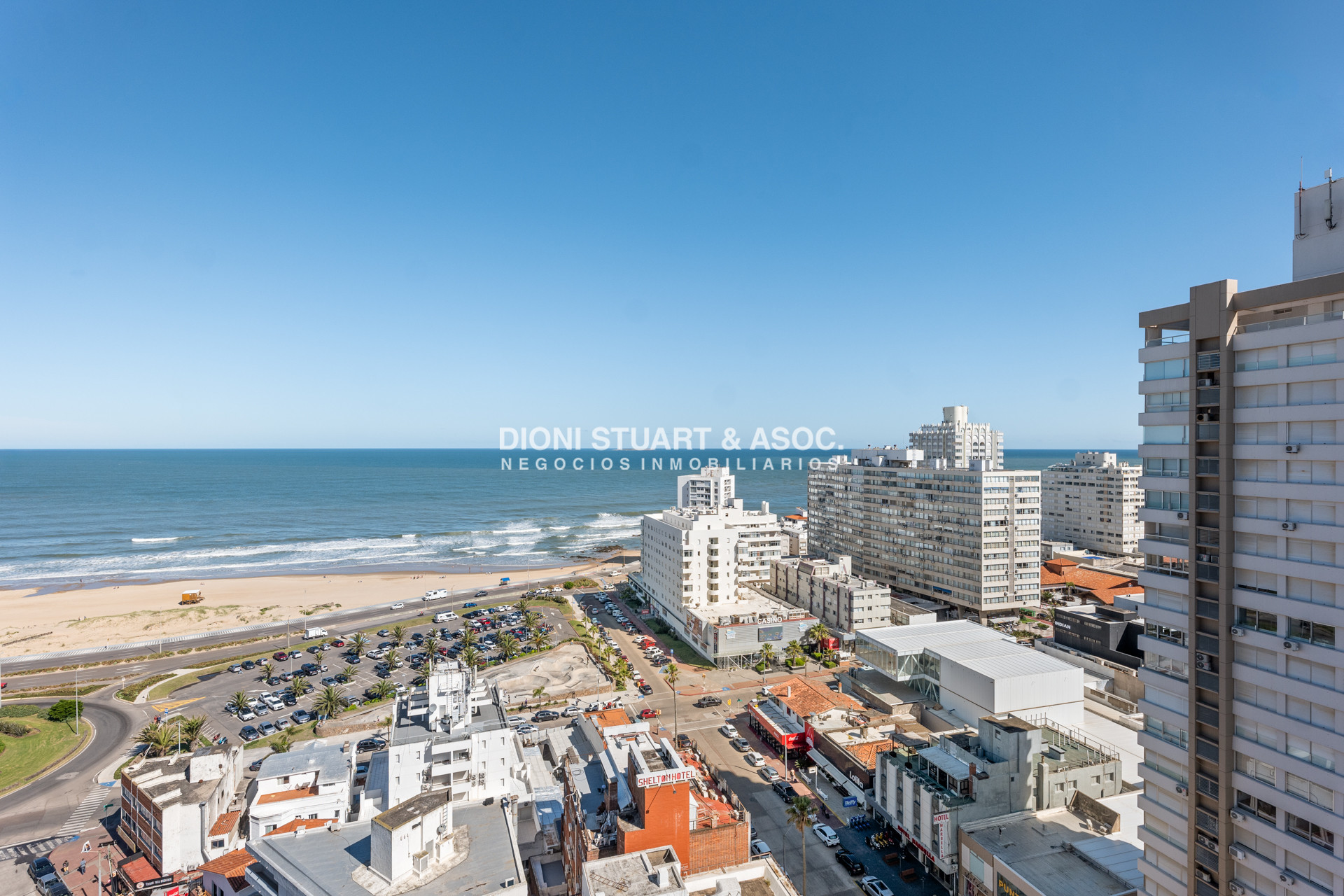Apartamento ID.850 - Edificio El Torreon - 3 Dorm y Dep. - Apartamento Primera Linea Mansa