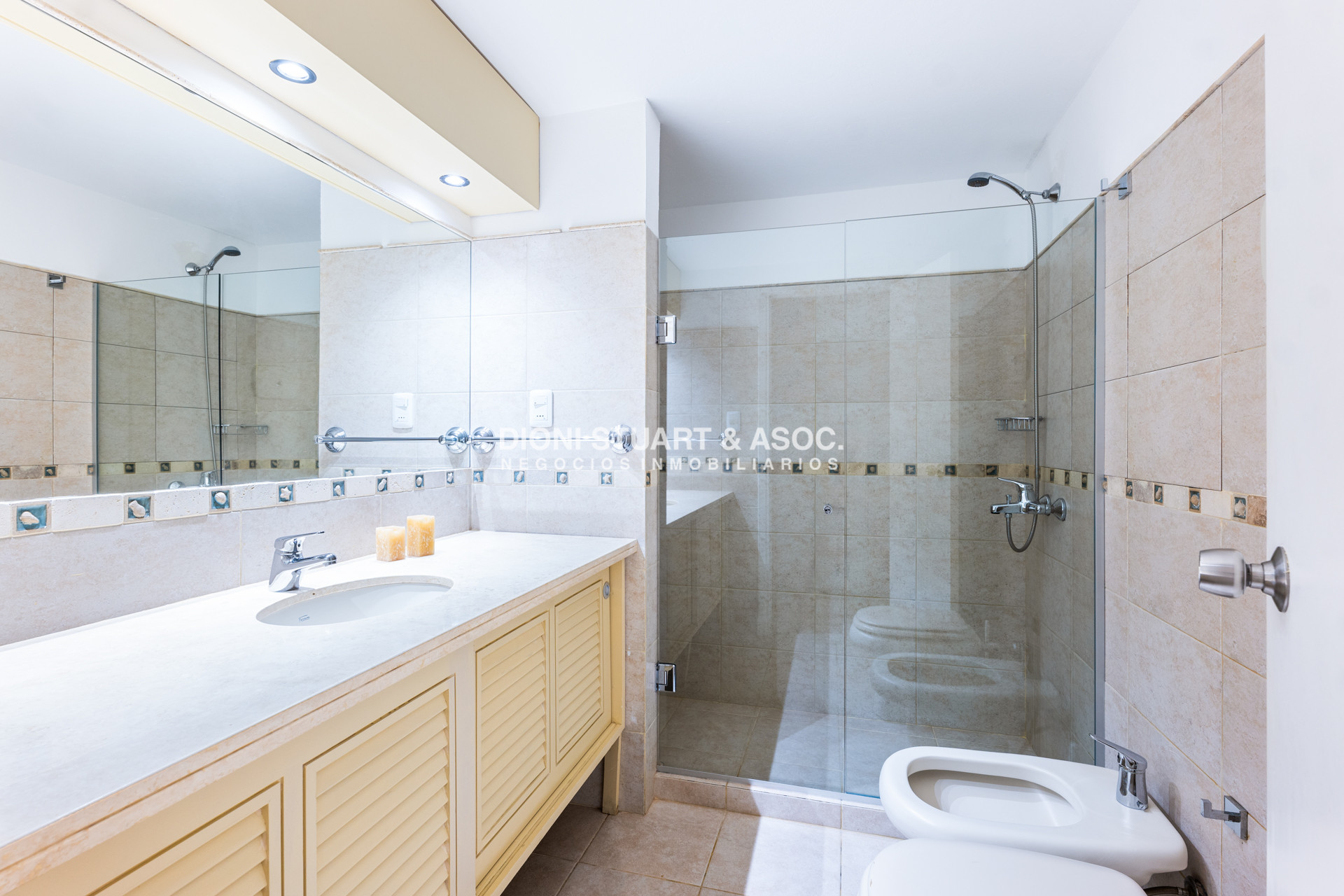 Apartamento ID.741 - DEPARTAMENTO EN PLAYA MANSA - 3 DORMITORIOS Y DEPENDENCIA - RECICLADO - TORRE JEFFERSON - COMPLEJO LINCOLN CENTER