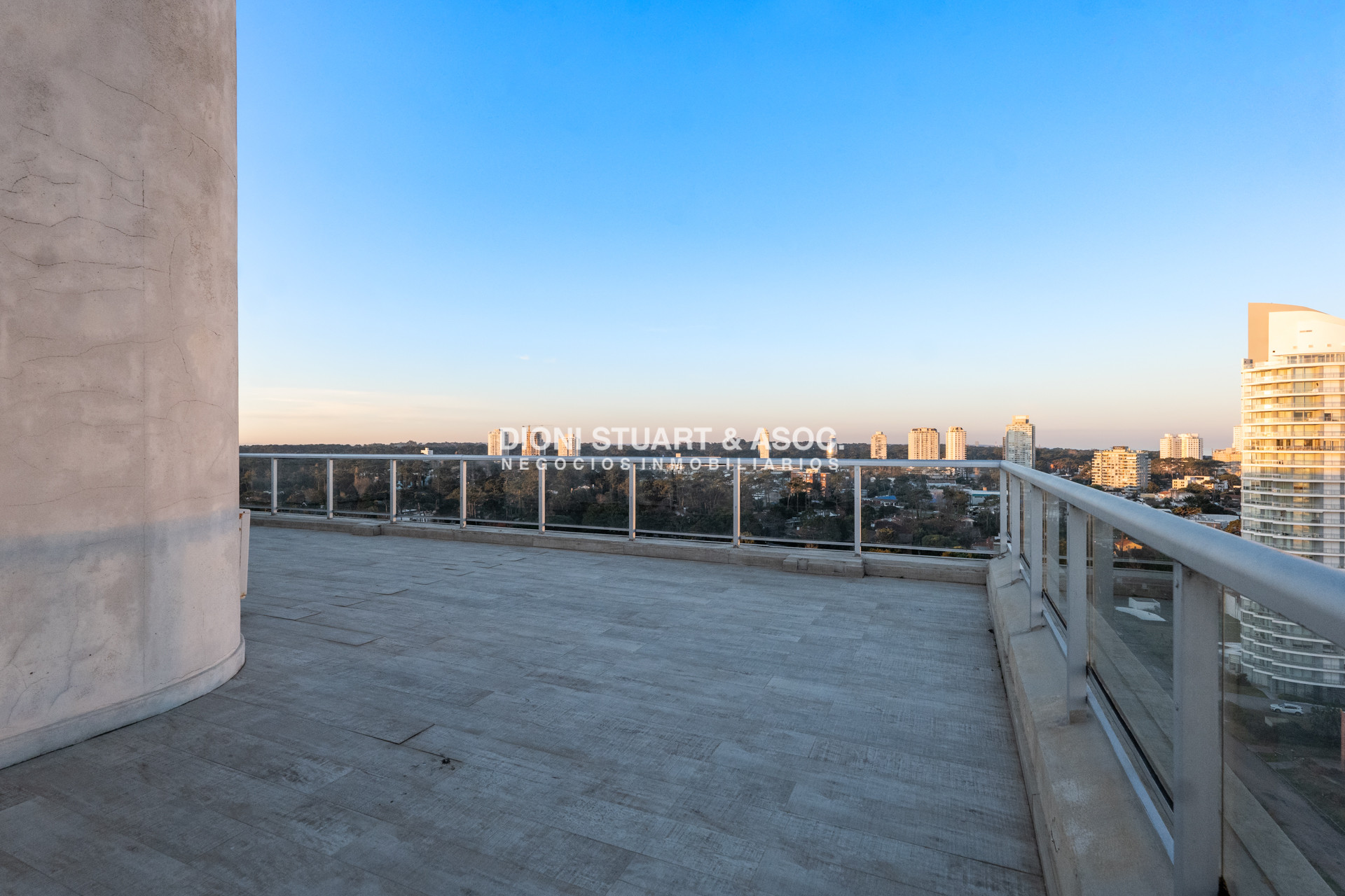 Apartamento ID.1055 - VENTA APARTAMENTO 6 DORMITORIOS - TEQUENDAMA I - PENT HOUSE DUPLEX - PLAYA MANSA 