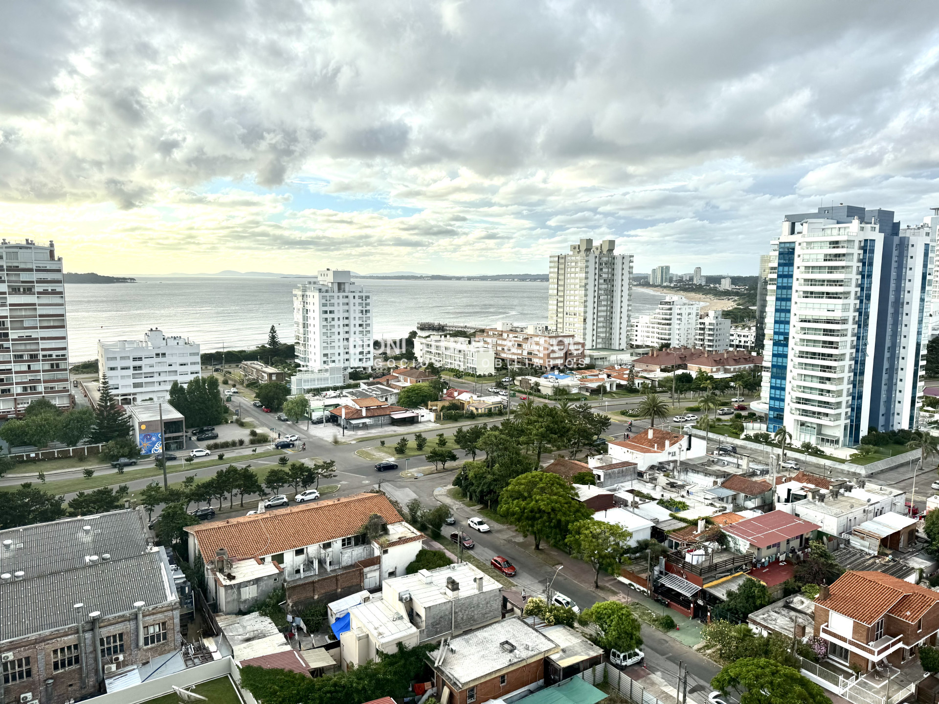 Apartamento ID.1098 - ALQUILER DE TEMPORADA 3 DORMITORIOS PLAYA BRAVA PARQUEMAR CENTER