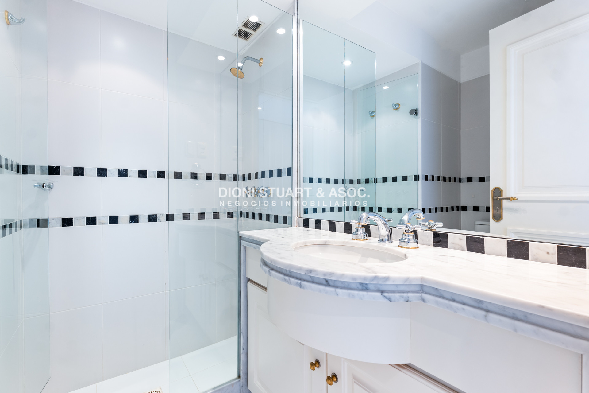 Apartamento ID.760 - DEPARTAMENTO EN VENTA EN PLAYA BRAVA PRIMER LINEA 4 DORMITORIOS EN SUITE - EDIF. AGUAS AZULES