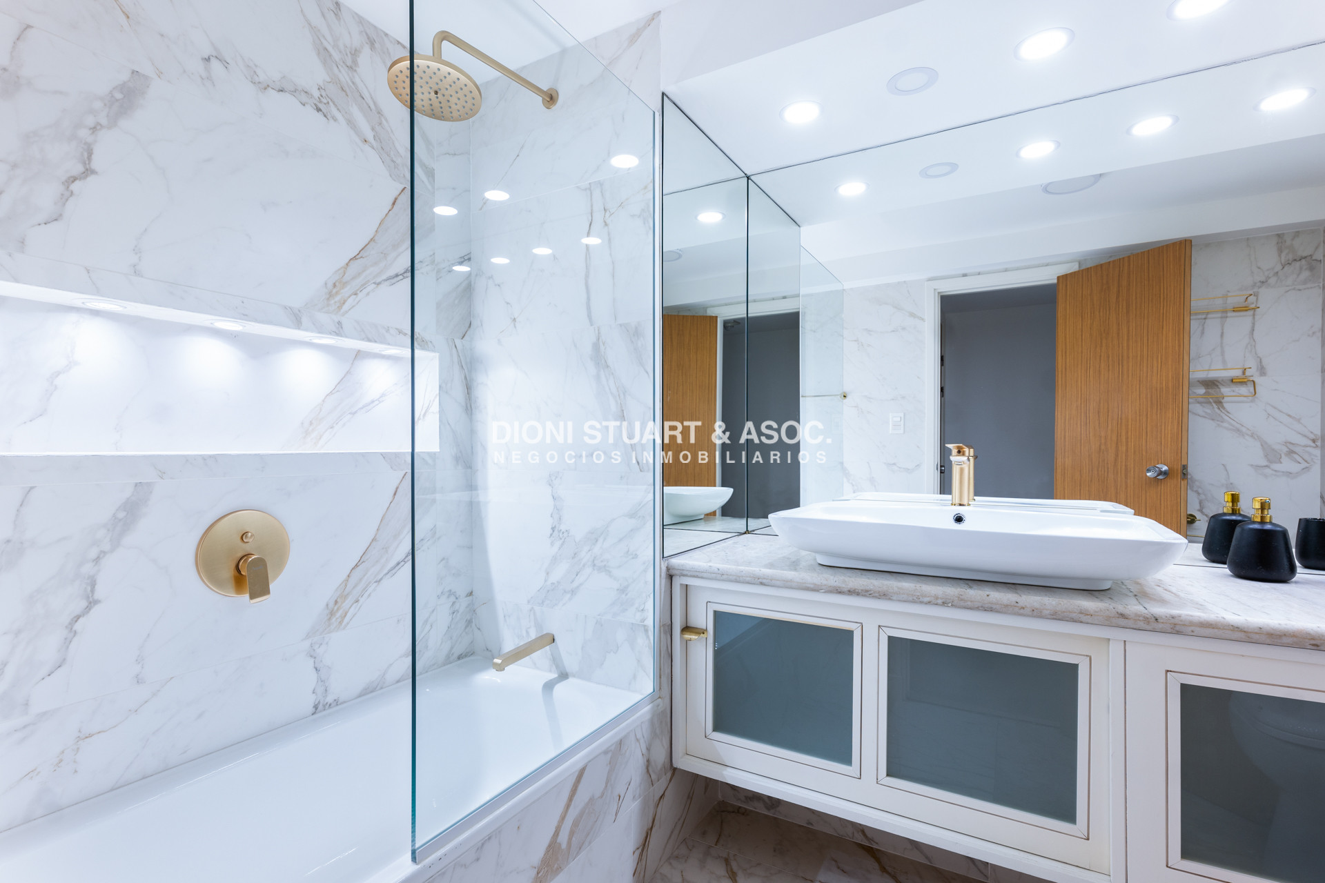 Apartamento ID.850 - Edificio El Torreon - 3 Dorm y Dep. - Apartamento Primera Linea Mansa