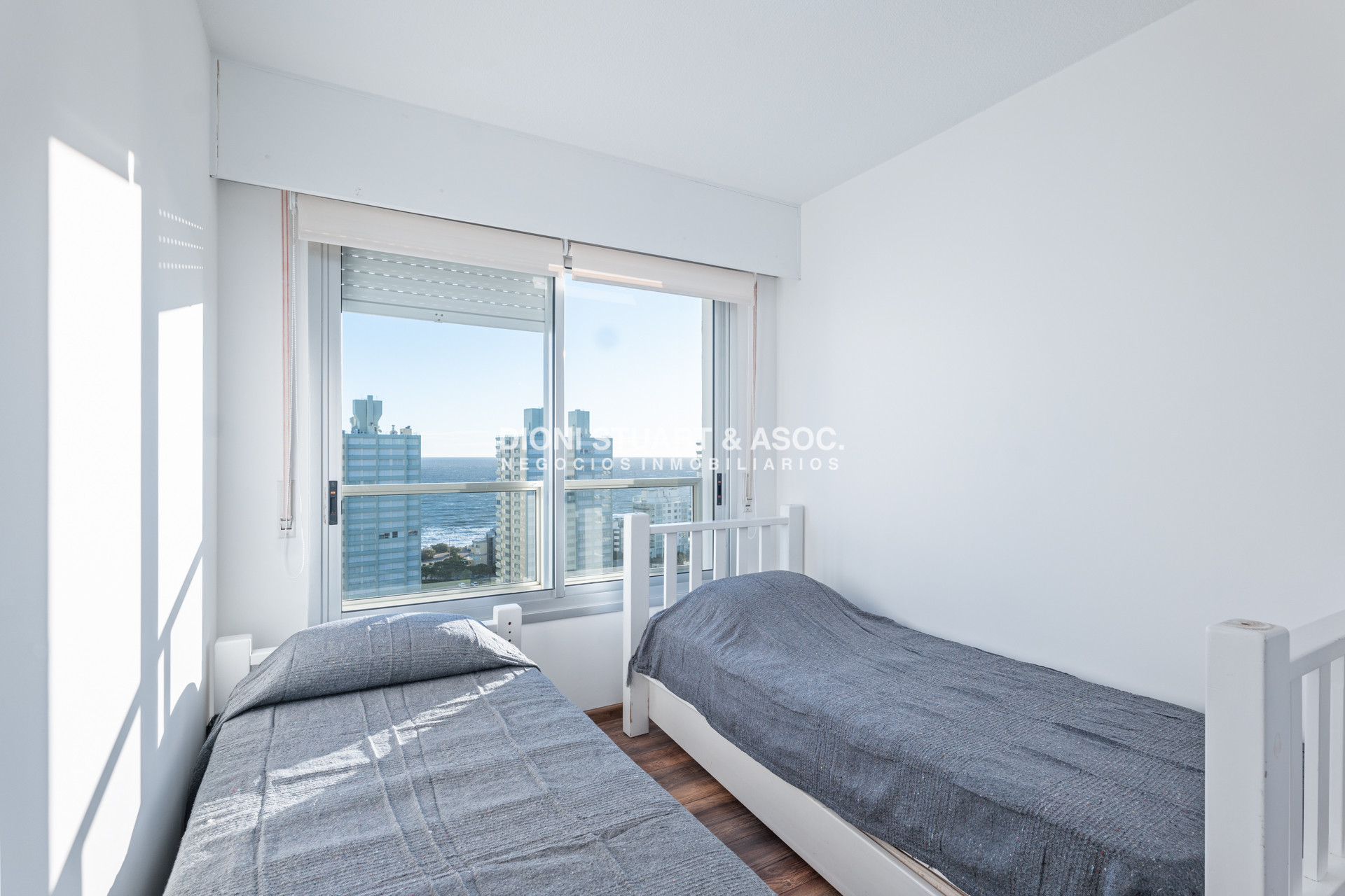 Apartamento ID.656 - Alquiler Anual -  2 Dormitorios - Sol y Amenities - Complejo Lincoln Center