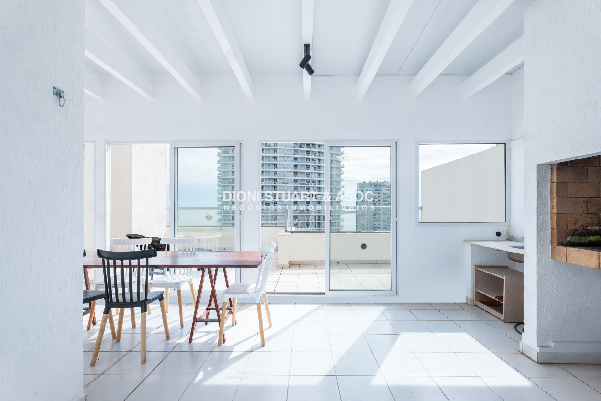 Apartamento ID.1149 - VENTA APARTAMENTO 3 DORMITORIOS CON BARBACOA PENT HOUSE DUPLEX PLAYA MANSA