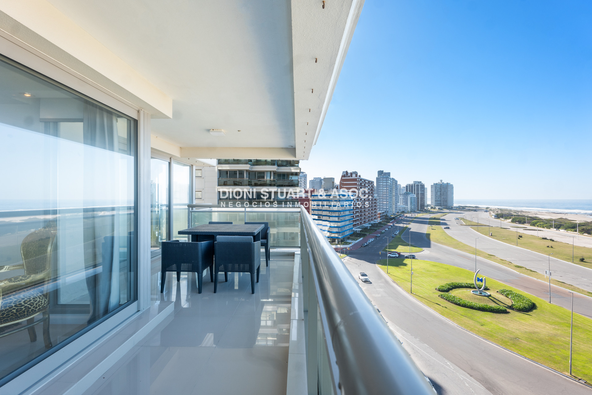 Apartamento ID.984 - IMPERIALE II ESQUINERO APARTAMENTO EN VENTA - 3 DORMITORIOS EN SUITE + DEPENDENCIA