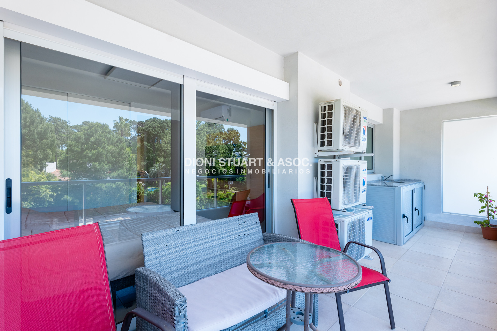 Apartamento ID.820 - APARTAMENTO EN VENTA EN PLAYA MANSA DE 2 DORMITORIOS CON PARRILLERO