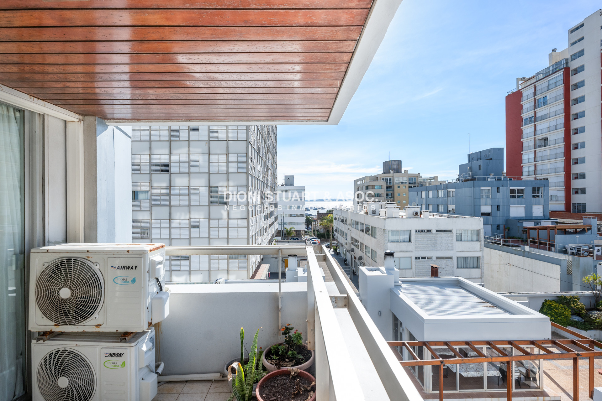 Apartamento ID.1053 - VENTA APARTAMENTO 2 DORMITORIOS PUNTA DEL ESTE - EDIFICIO VAN GOGH - GORLERO