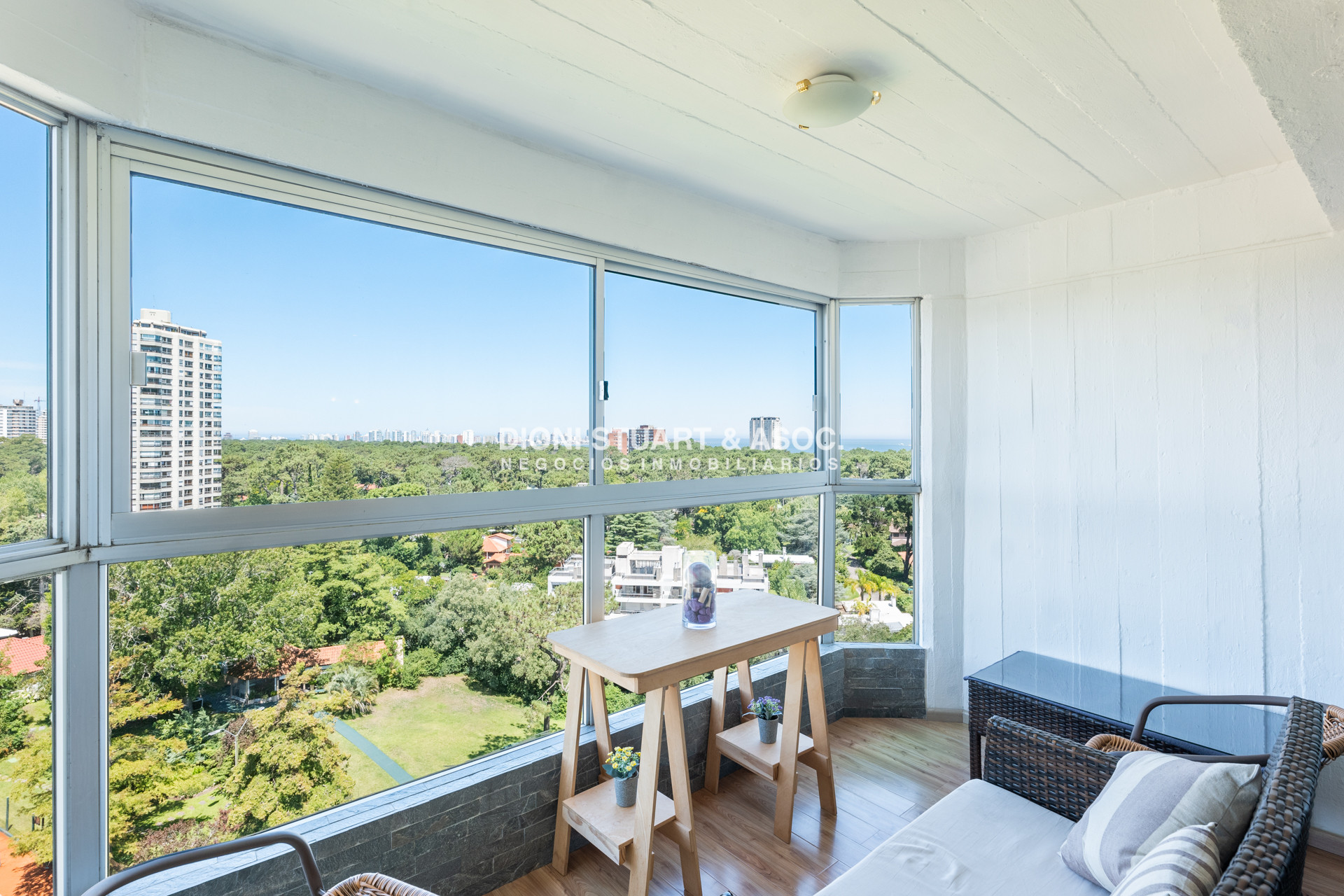 Apartamento ID.903 - DEPARTAMENTO EN ROOSEVELT - 2 DORMITORIOS - RECICLADO - CON VISTA - PARQUEMAR R