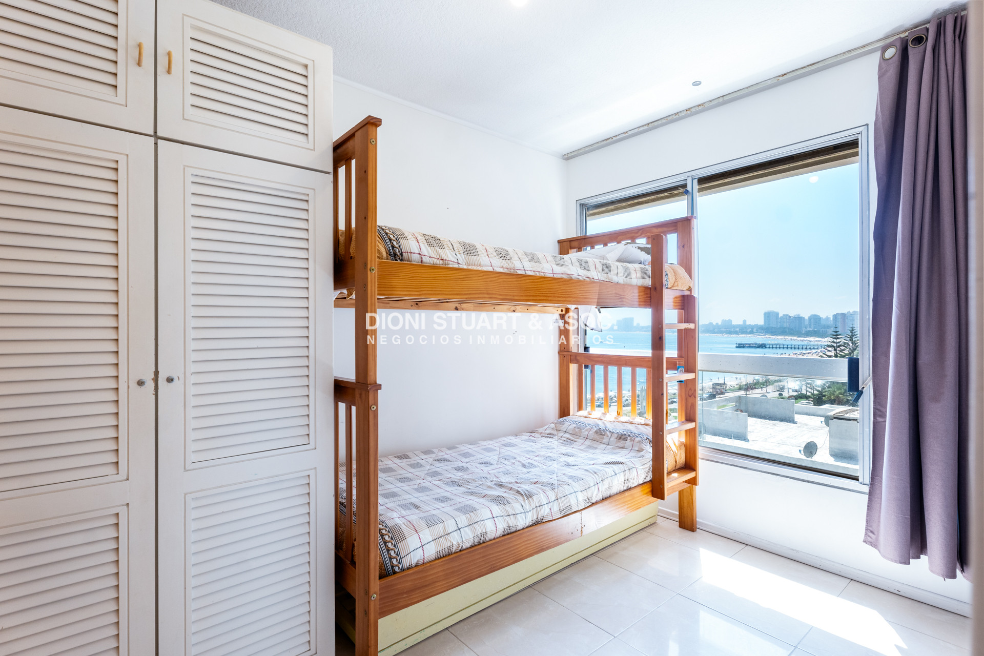 Apartamento ID.921 - DEPARTAMENTO EN ALQUILER ANUAL O DE TEMPORADA - 4 DORMITORIOS Y DEPENDENCIA - CON PARRILLERO - EDIFICIO EL TORREON - PLAYA MANSA