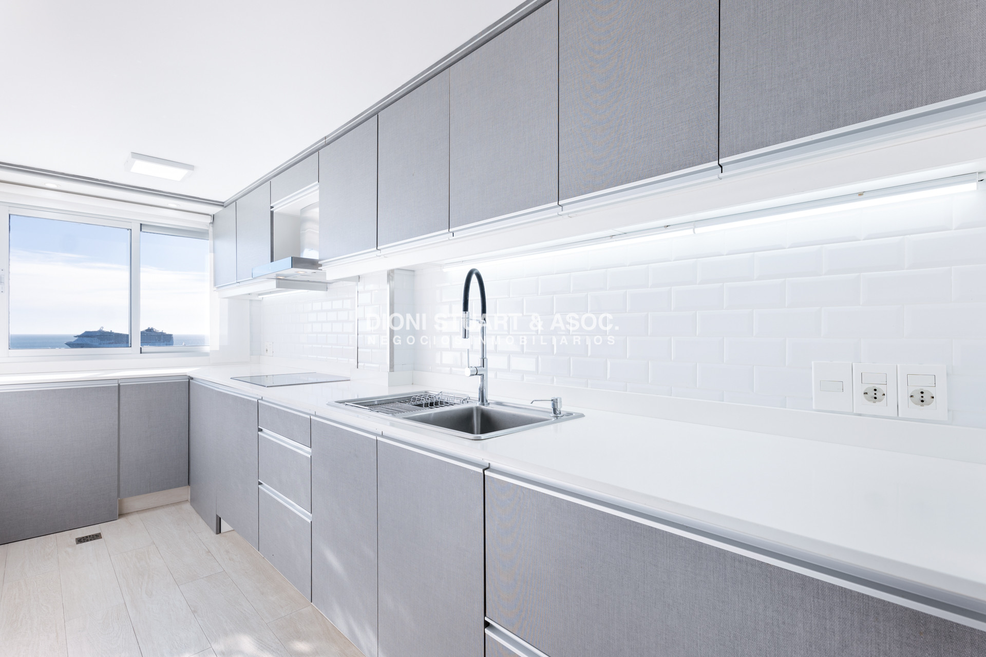 Apartamento ID.291 - APARTAMENTO DE 3 DORMITORIOS EN ALQUILER FRENTE AL MAR TORRE WASHINGTON COMPLEJO LINCOLN CENTER -  RECICLADO