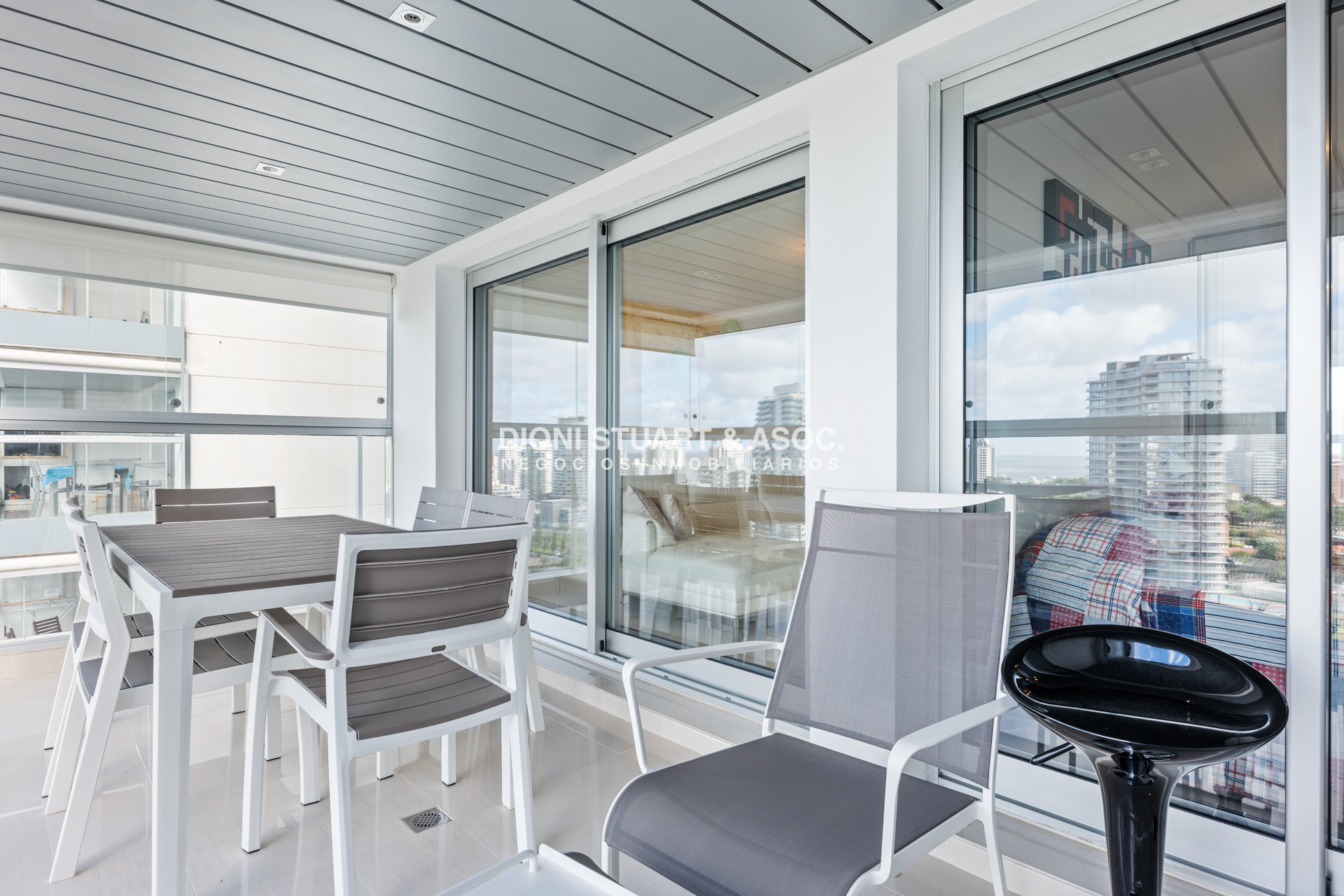 Apartamento ID.661 - Apartamento en Alquiler Invernal - Anual - Temporada - Edificio Miami Boulevard I - Playa Mansa - Punta del Este