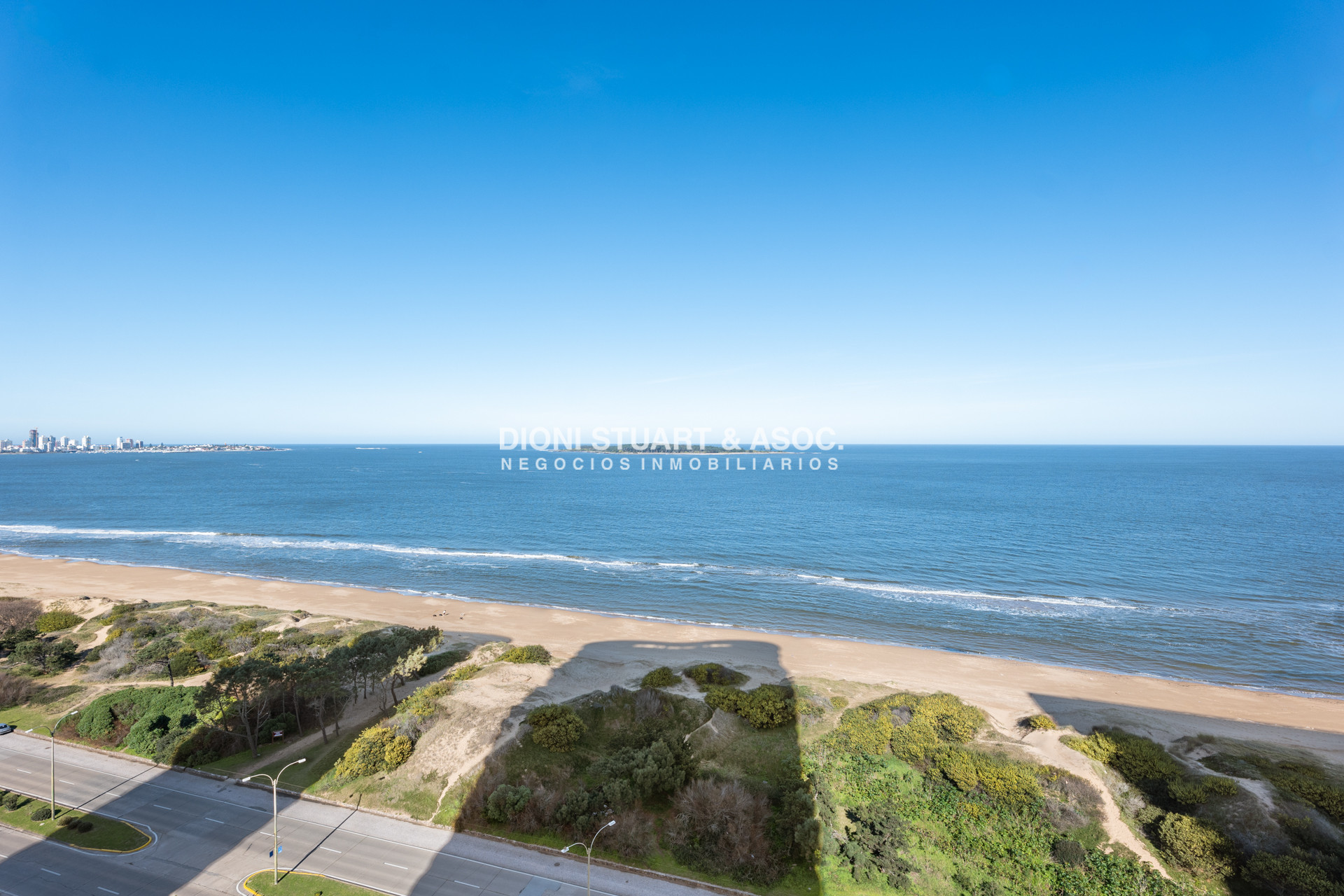 Apartamento ID.737 - FENDI CHATEAU EN VENTA ESQUINERO A PUNTA BALLENA 4 DORMITORIOS EN SUITE