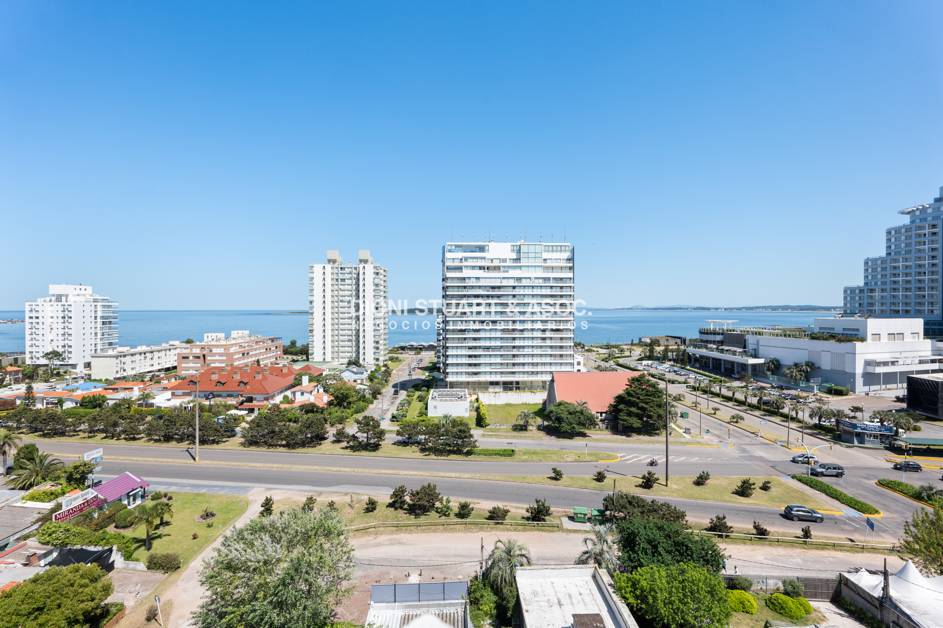 Apartamento ID.372 - DEPARTAMENTO PENT HOUSE DUPLEX CON VISTA AL MAR - EDIFICIO CAP FERRAT - 2 DORMITORIOS