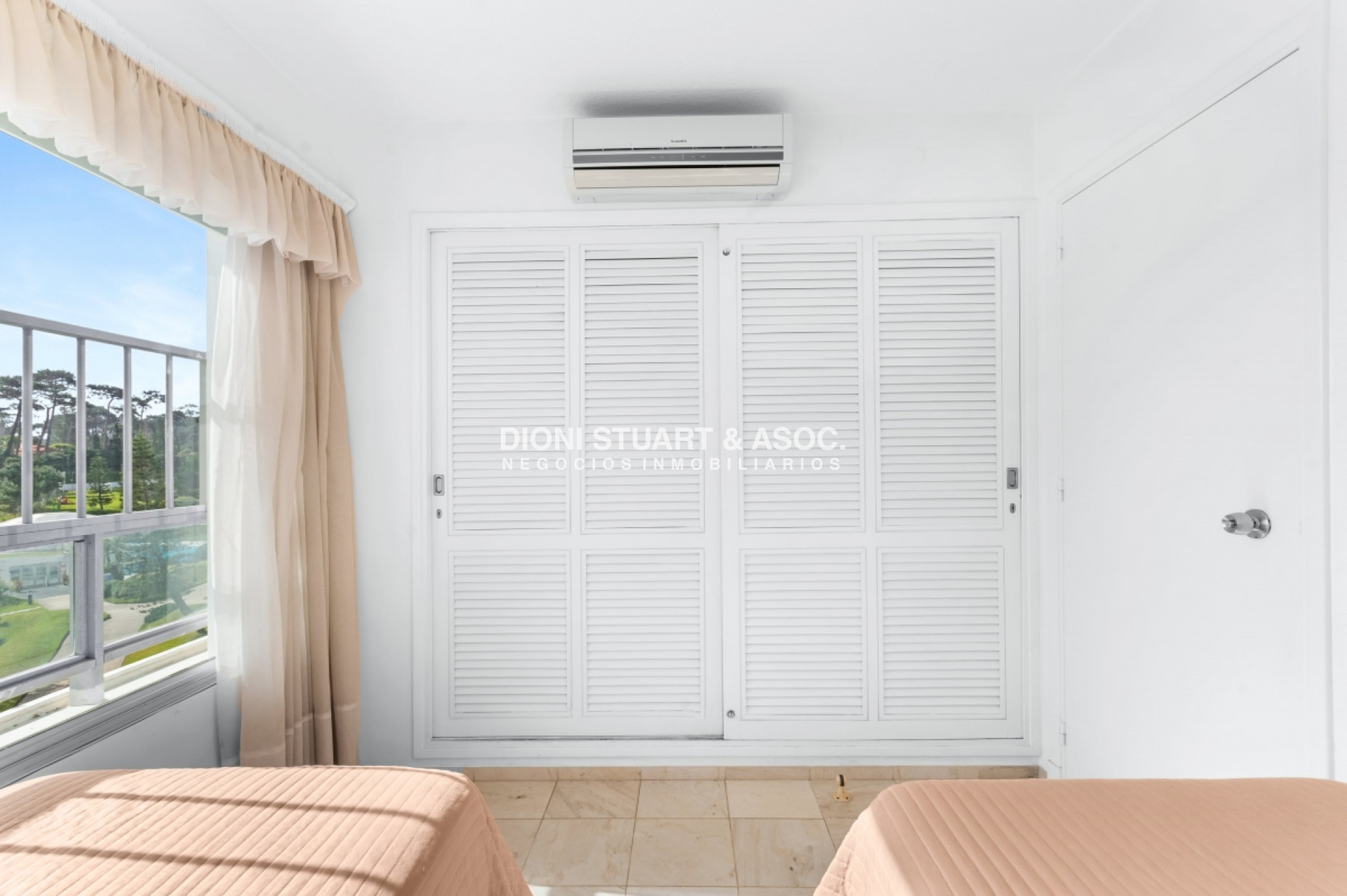 Apartamento ID.501 - APARTAMENTO EN VENTA FRENTE AL MAR 3 DORMITORIOS + DEPENDENCIA COMPLEJO LINCOLN CENTER TORRE JEFFERSON PLAYA MANSA