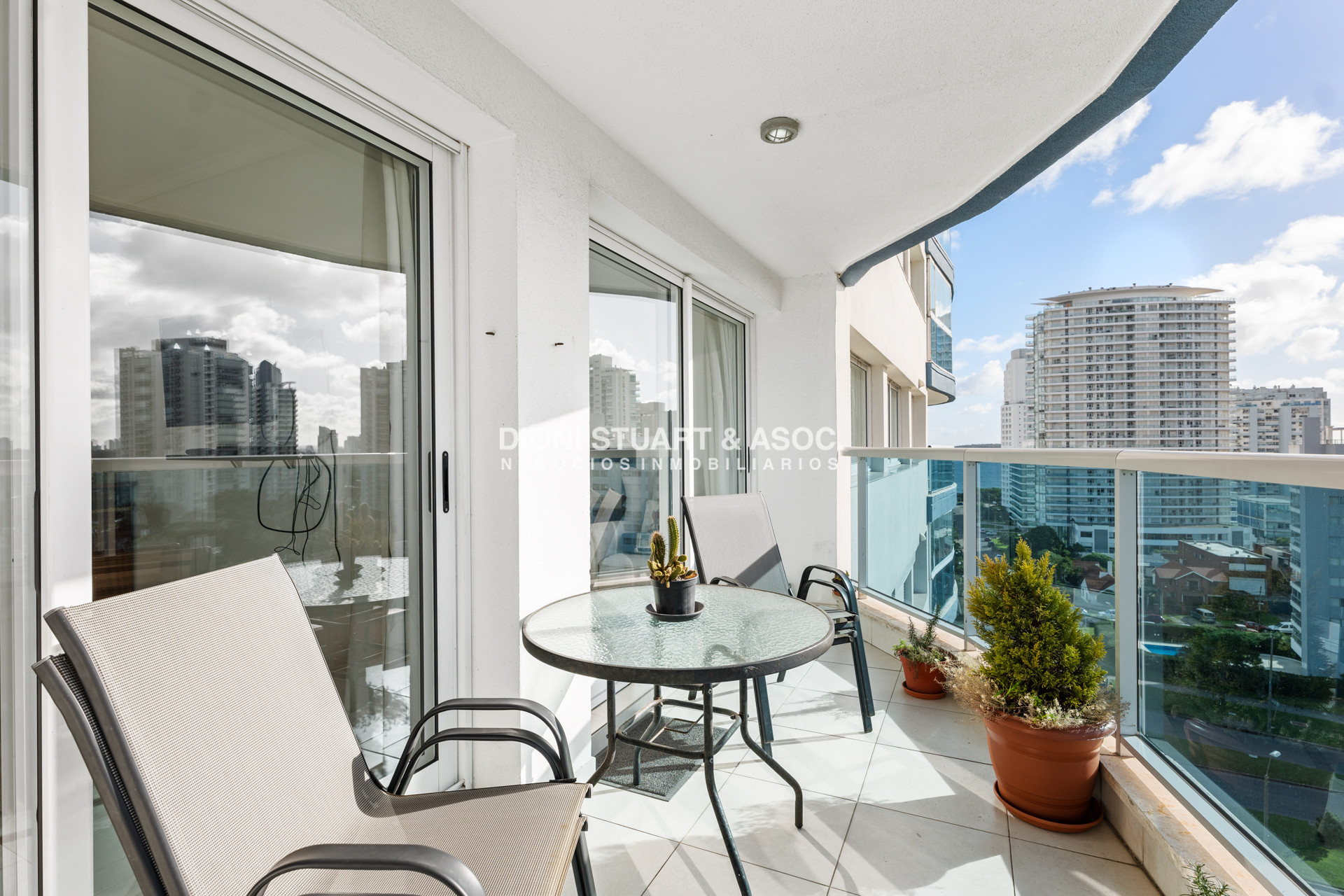 Apartamento ID.662 - CASINO TOWER - EN VENTA - 2 DORM - TIPOLOGÍA 05
