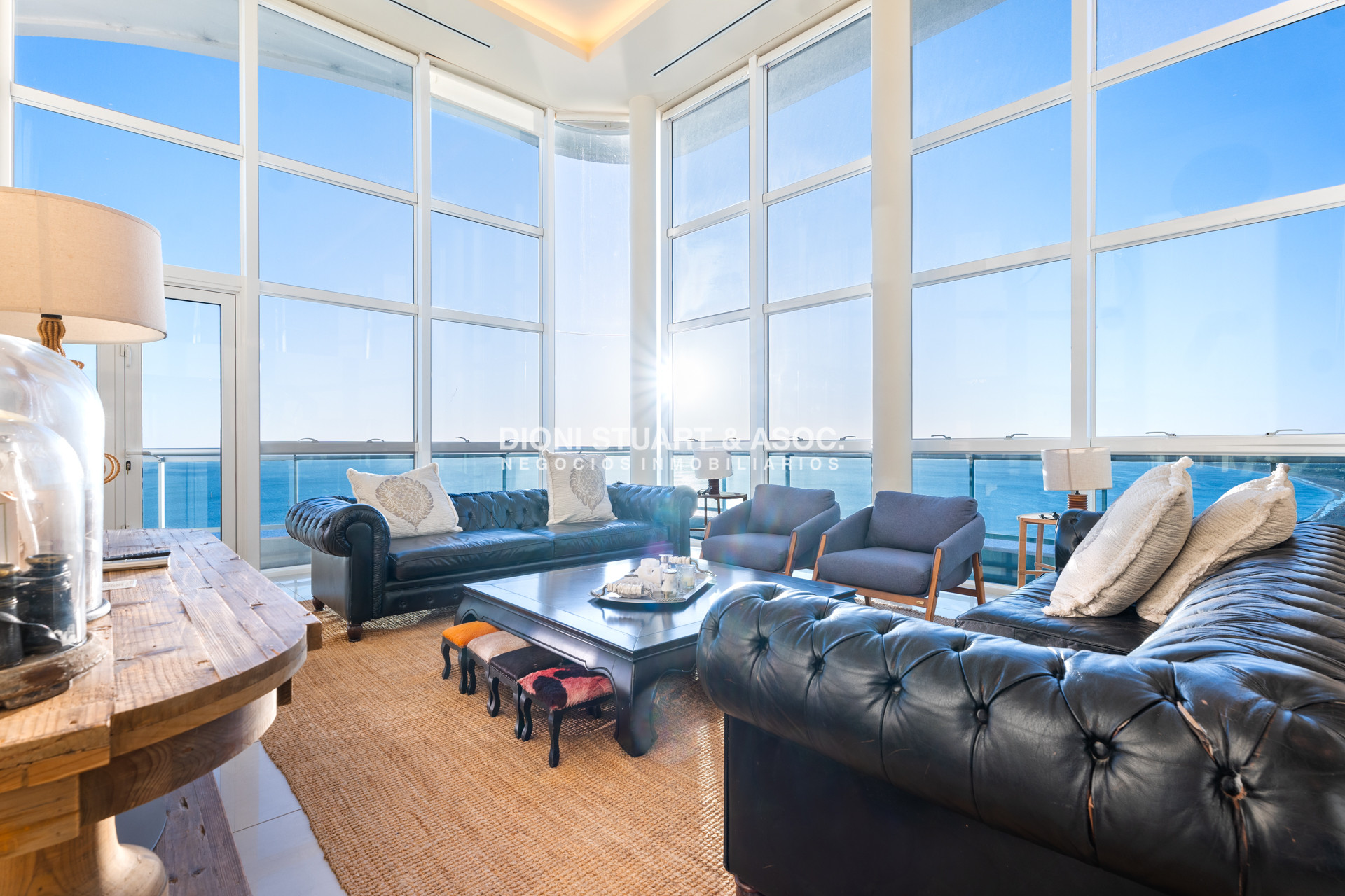 Apartamento ID.910 - DEPARTAMENTO DUPLEX EN AQUARELA - PLAYA MANSA - 4 DORM EN SUITE + DEPENDENCIA
