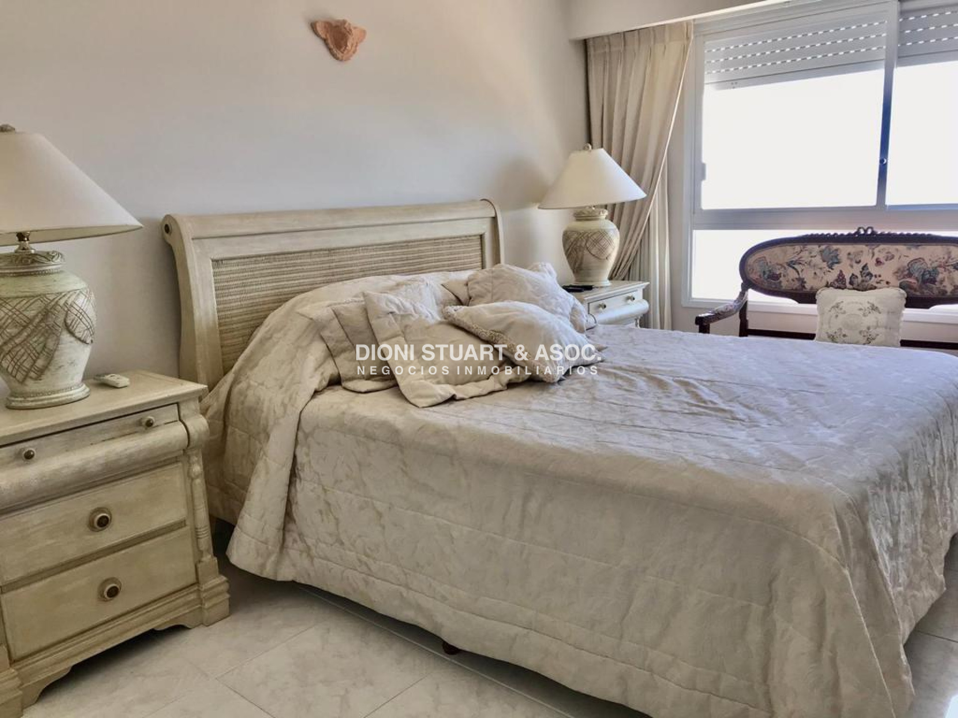 Apartamento ID.386 - Apartamento en Coral Tower - En Venta - 3 Dormitorios en Suite + Dependencia