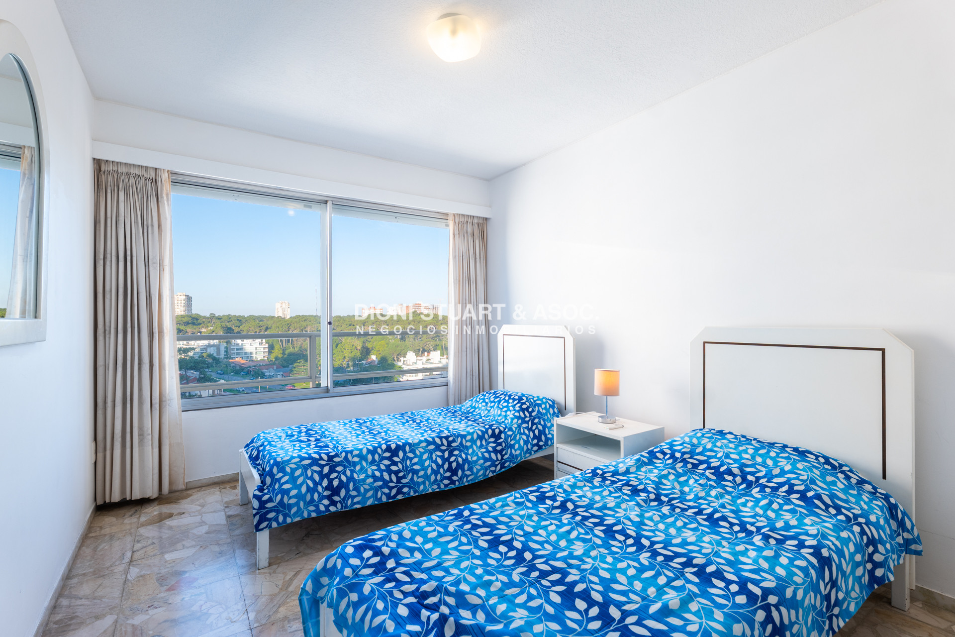 Apartamento ID.367 - SE VENDE DEPARTAMENTO PRIMERA LINEA MANSA - 2 DORM Y MEDIO - RECICLADO - TORRE WASHINGTON - COMPLEJO LINCOLN CENTER