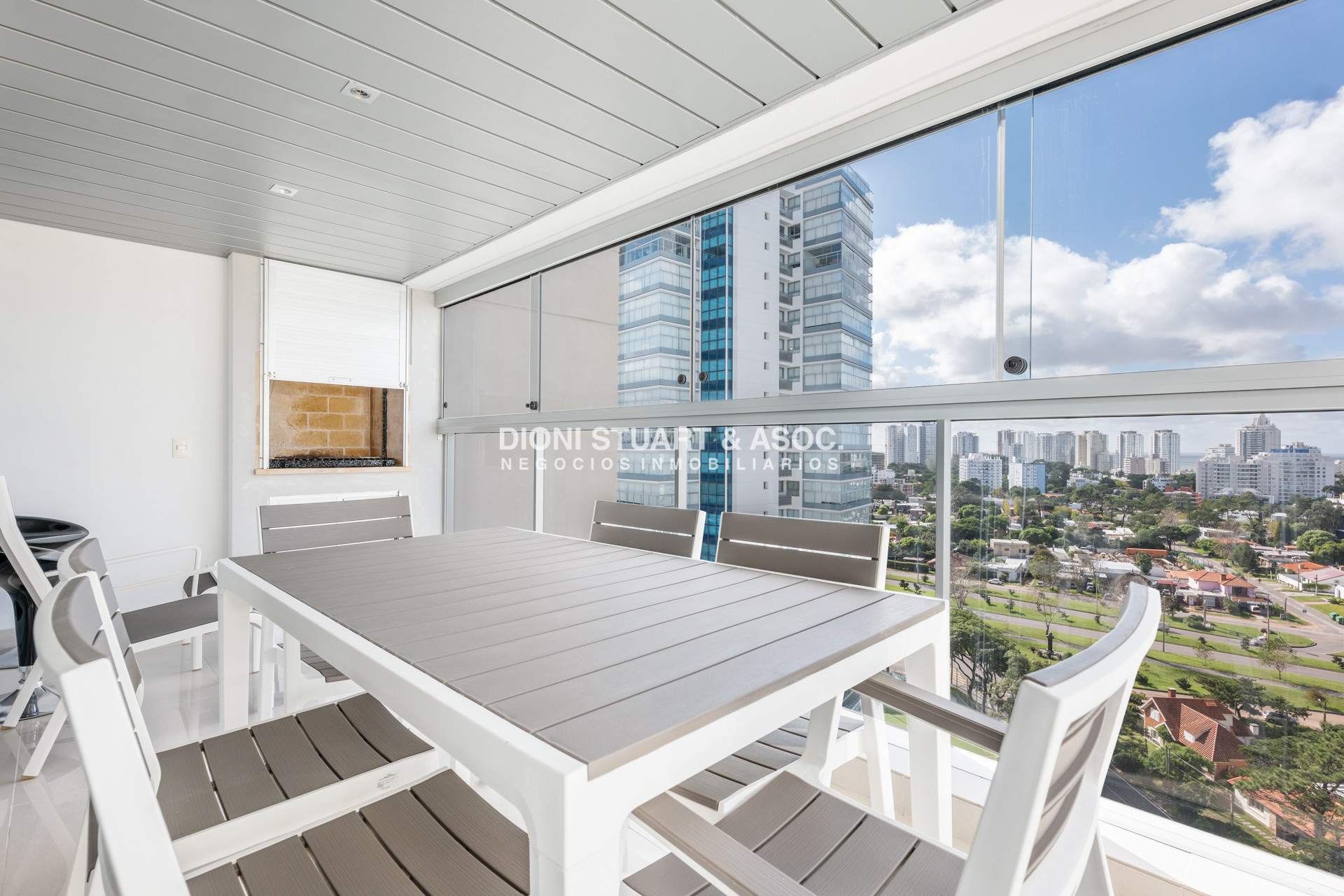 Apartamento ID.661 - Apartamento en Alquiler Invernal - Anual - Temporada - Edificio Miami Boulevard I - Playa Mansa - Punta del Este