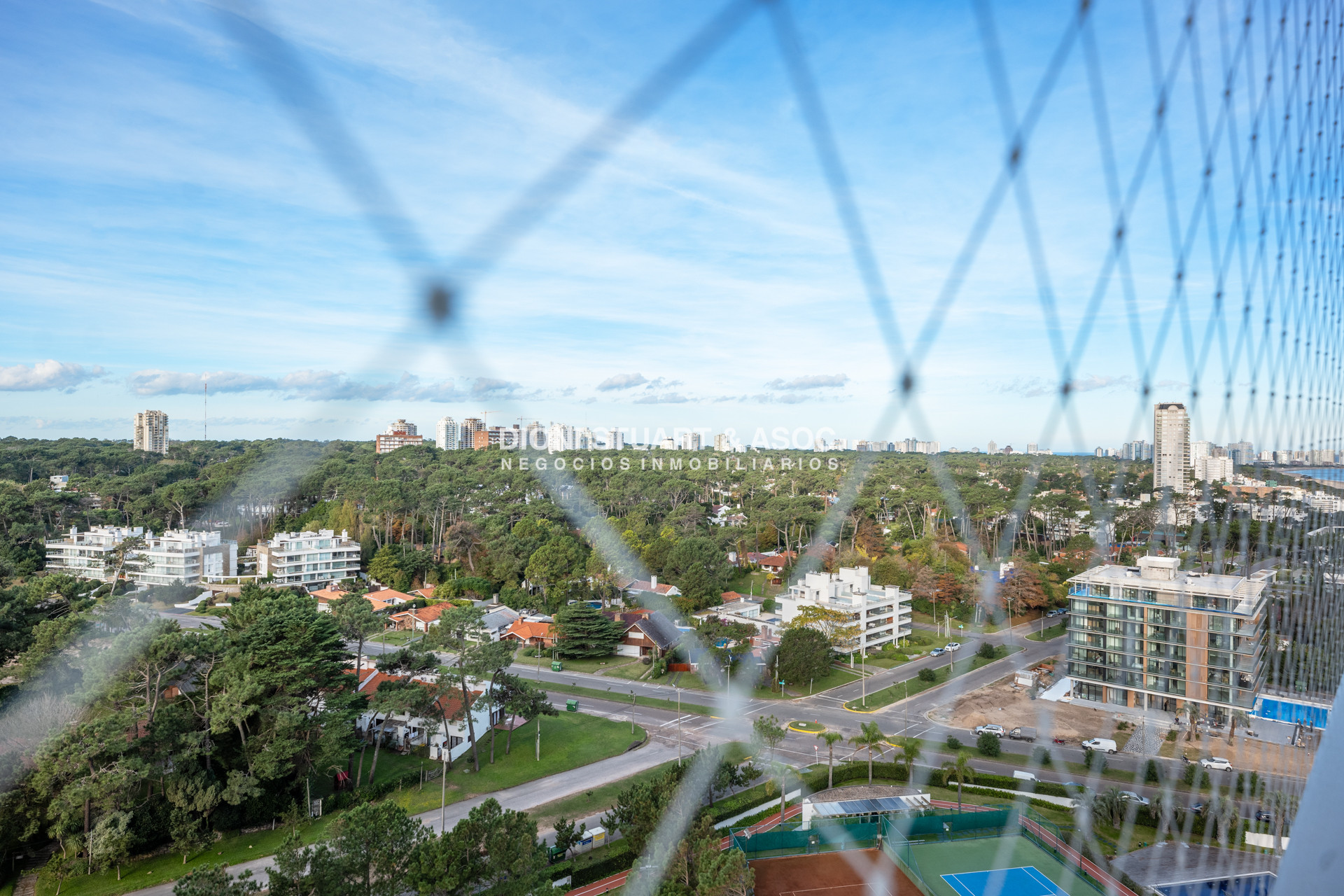 Apartamento ID.953 - APARTAMENTO EN VENTA FRENTE AL MAR 2 DORMITORIOS + DEPENDENCIA - COMPLEJO LINCOLN CENTER - PLAYA MANSA