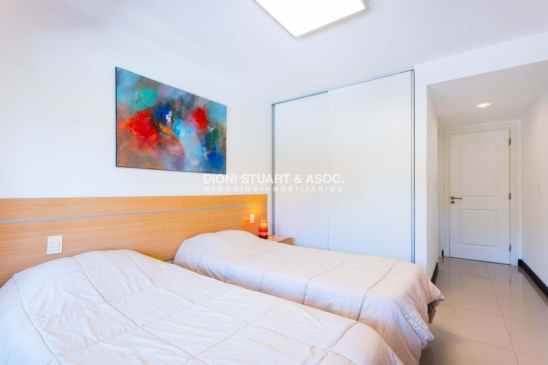 Apartamento ID.820 - APARTAMENTO EN VENTA EN PLAYA MANSA DE 2 DORMITORIOS CON PARRILLERO