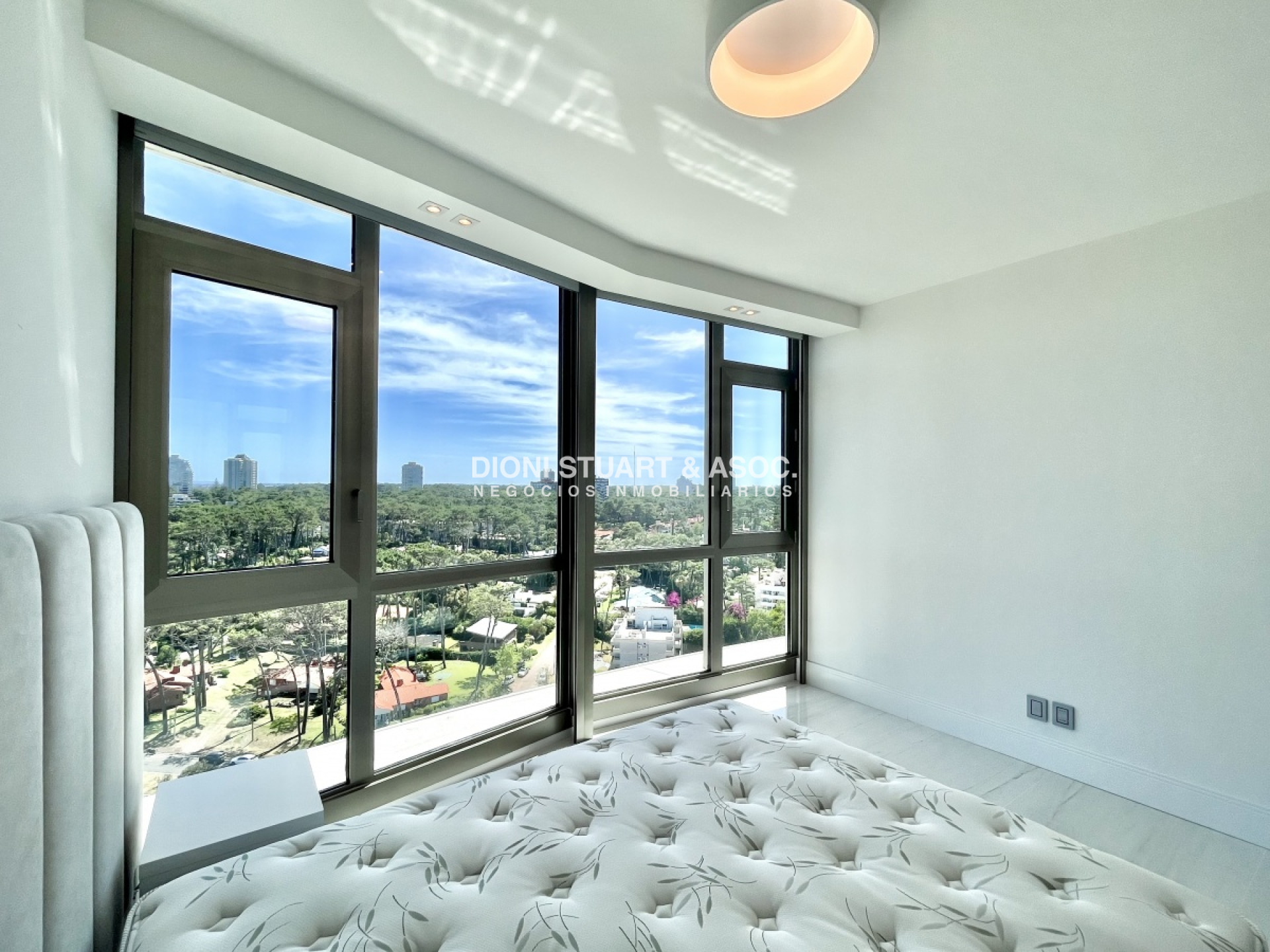 Apartamento ID.385 - Fendi Chateau - Piso Alto -  Esquinero a Punta del Este 