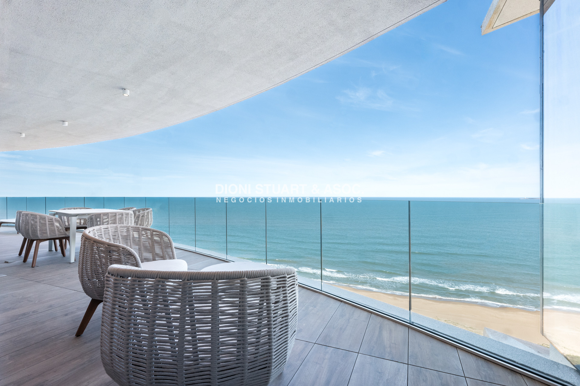 Apartamento ID.1121 - TRUMP UNIFICADO - 4 SUITES + DEPENDENCIA