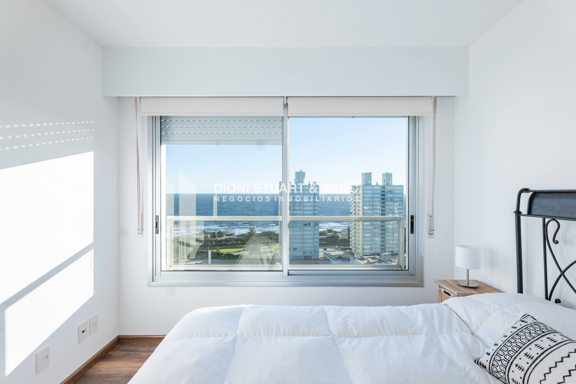 Apartamento ID.656 - Alquiler Anual -  2 Dormitorios - Sol y Amenities - Complejo Lincoln Center