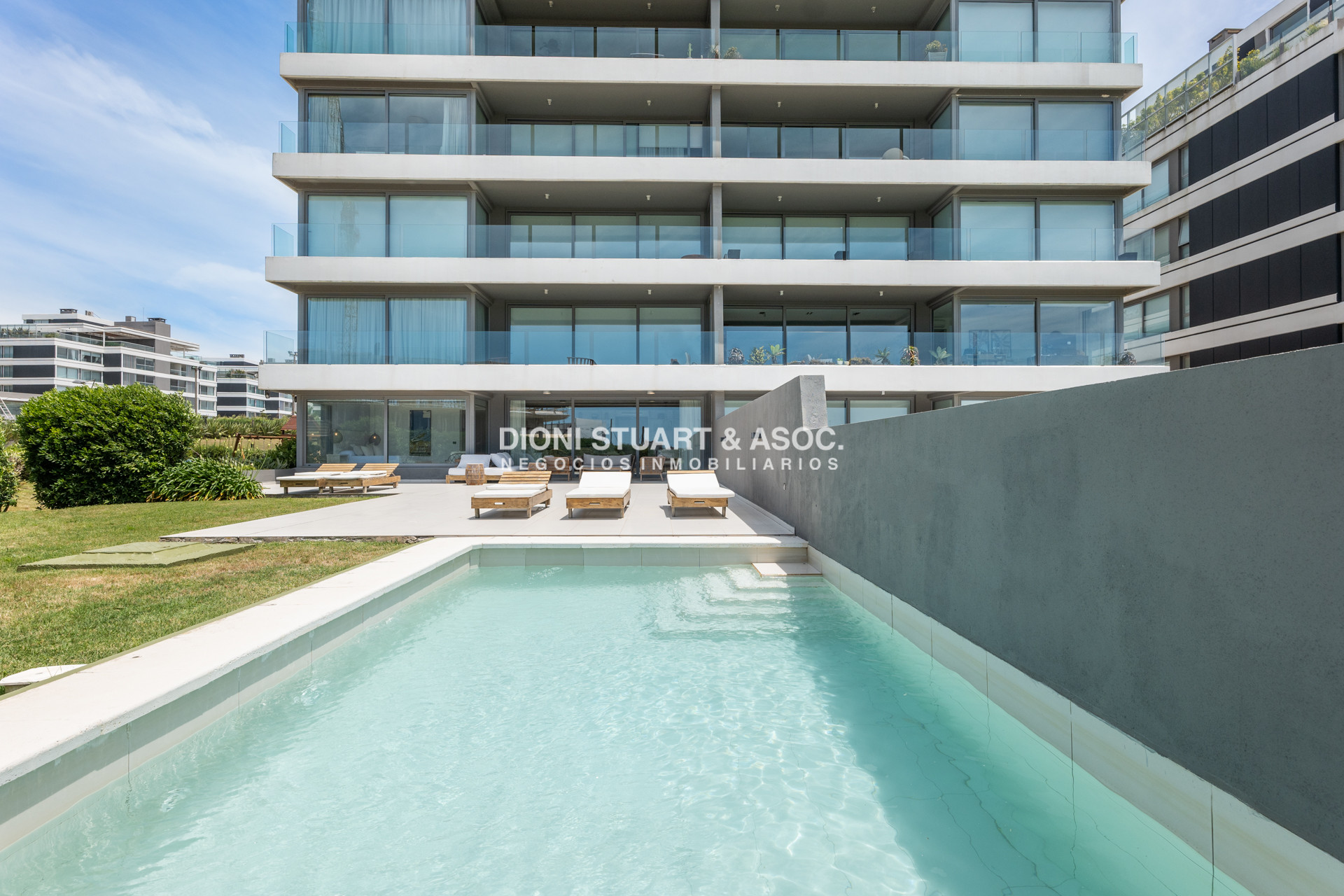 Apartamento ID.874 - Tiburon Terrazas Barra SS - Semi piso con piscina