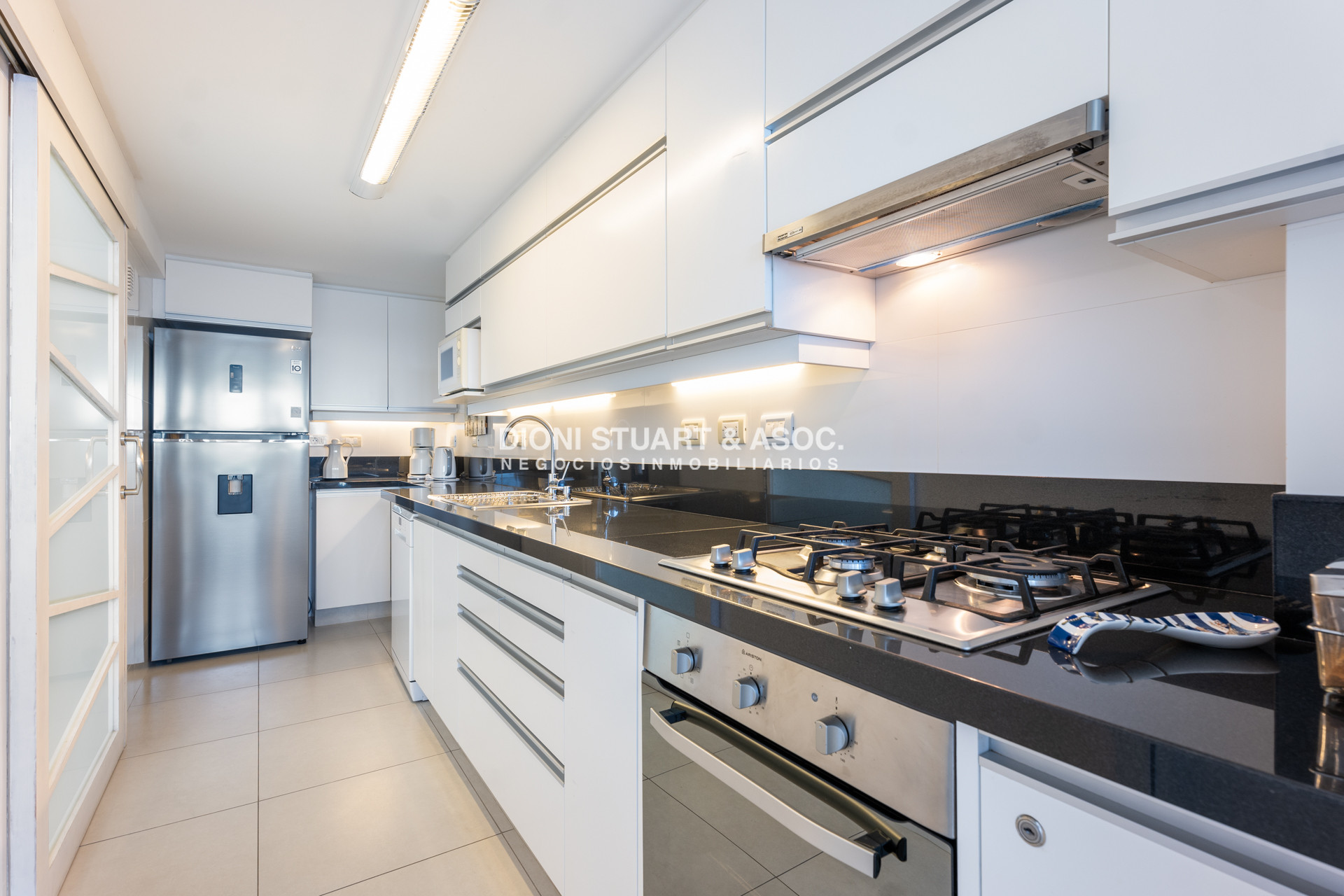 Apartamento ID.689 - TORRE WASHINGTON ESQUINERO 3 DORM RECICLADO