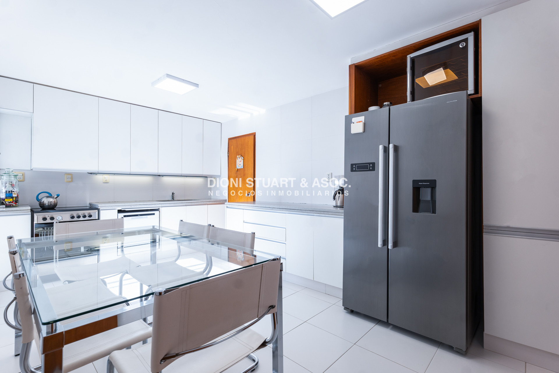 Apartamento ID.1005 - ROOSEVELT CENTER ESQUINERO RECICLADO - 3 DORMITORIOS Y DEP.