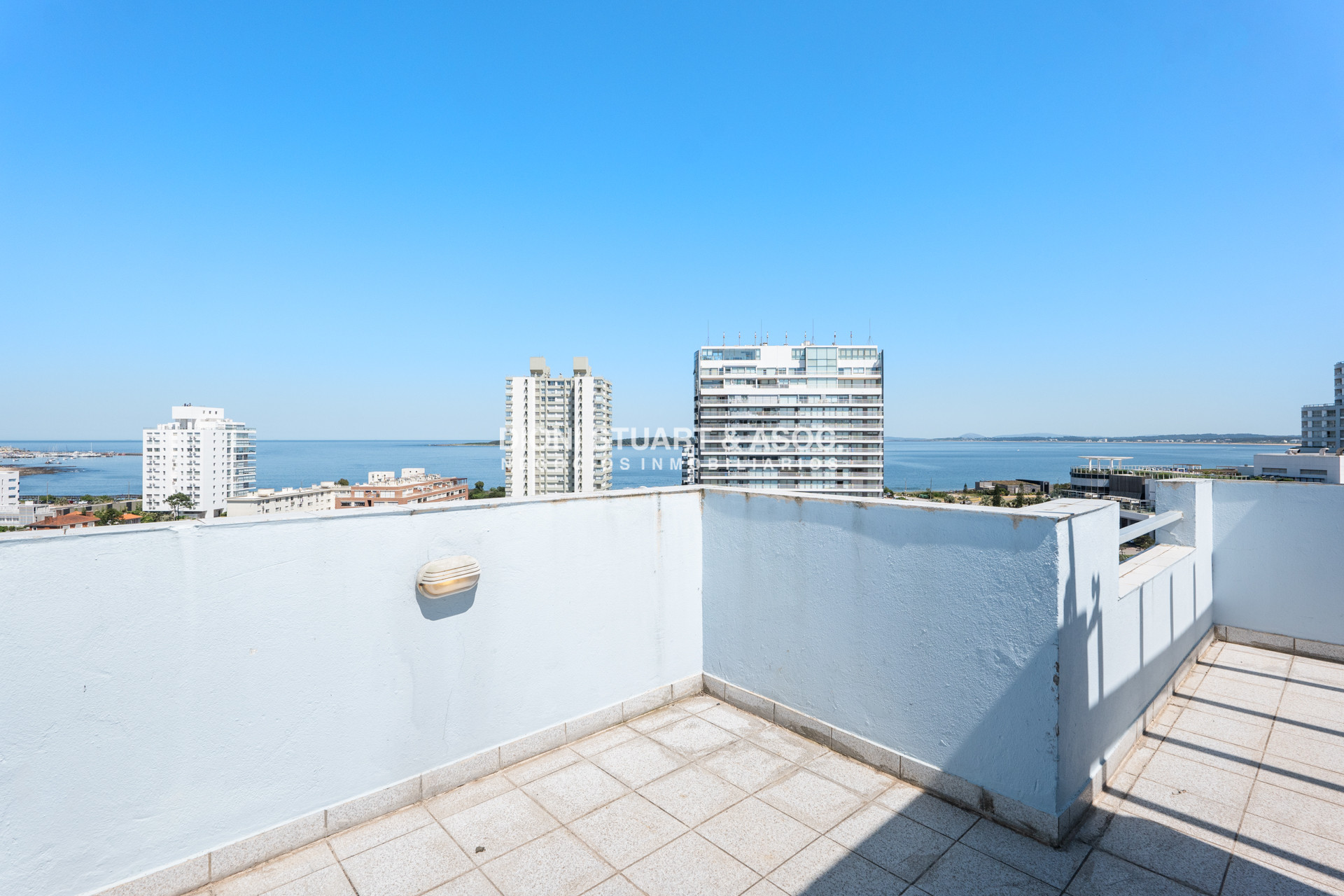 Apartamento ID.372 - DEPARTAMENTO PENT HOUSE DUPLEX CON VISTA AL MAR - EDIFICIO CAP FERRAT - 2 DORMITORIOS