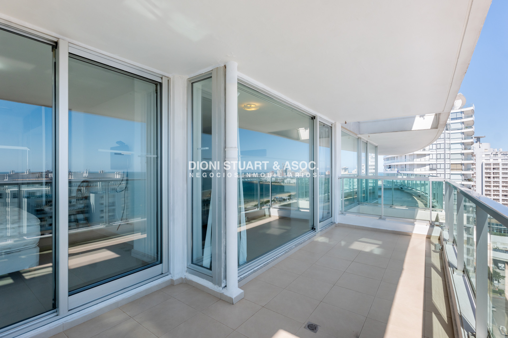 Apartamento ID.937 - GALA TOWER DEPARTAMENTO EN VENTA EN PLAYA MANSA 2 DORMITORIOS CON PARRILLERO INCREIBLE VISTA AL MAR