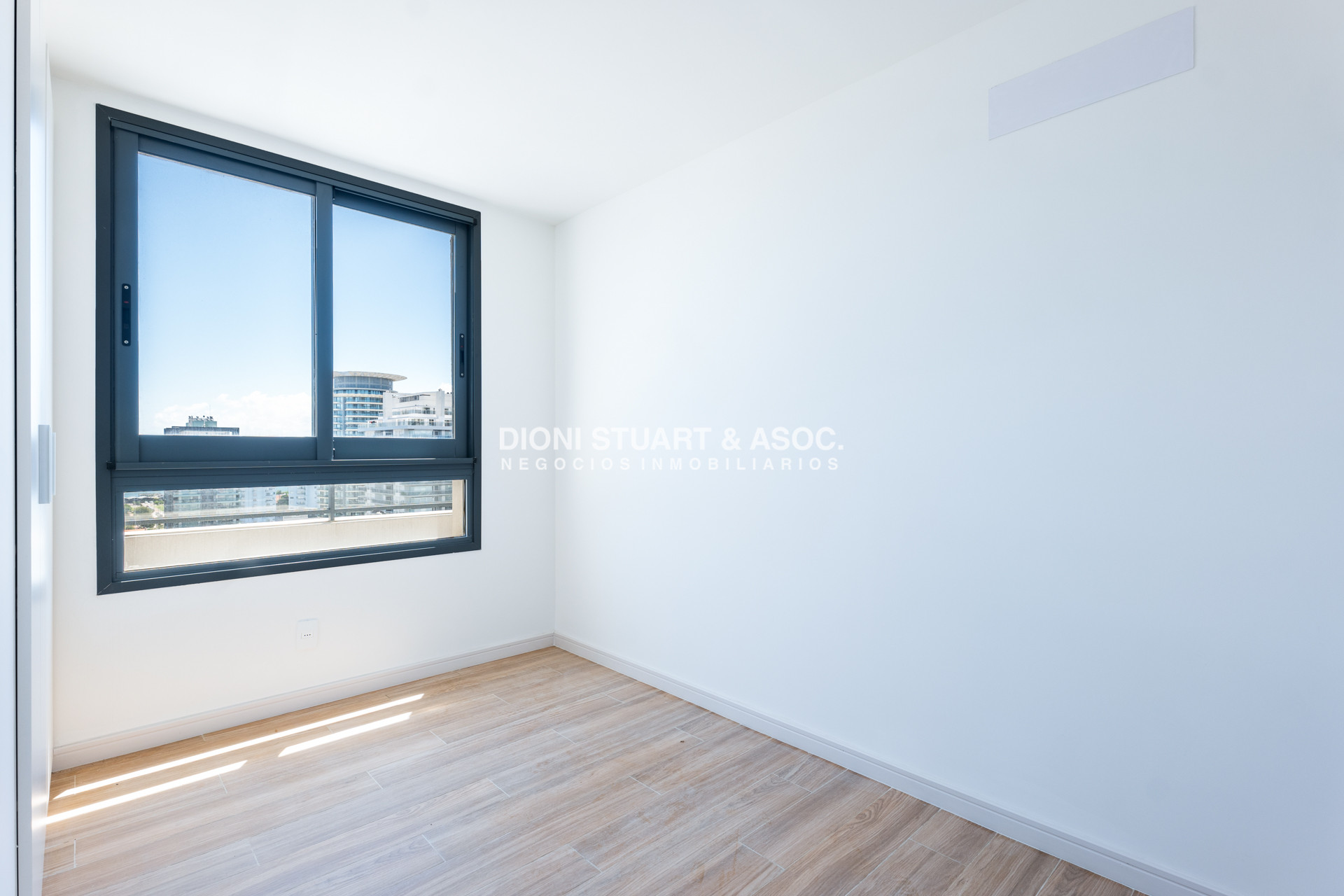 Apartamento ID.864 - APARTAMENTO A ESTRENAR EN PLAYA BRAVA PUNTA DEL ESTE - 2 DORMITORIOS - EDIF. SIGLO SOL II - BAJAS EXPENSAS