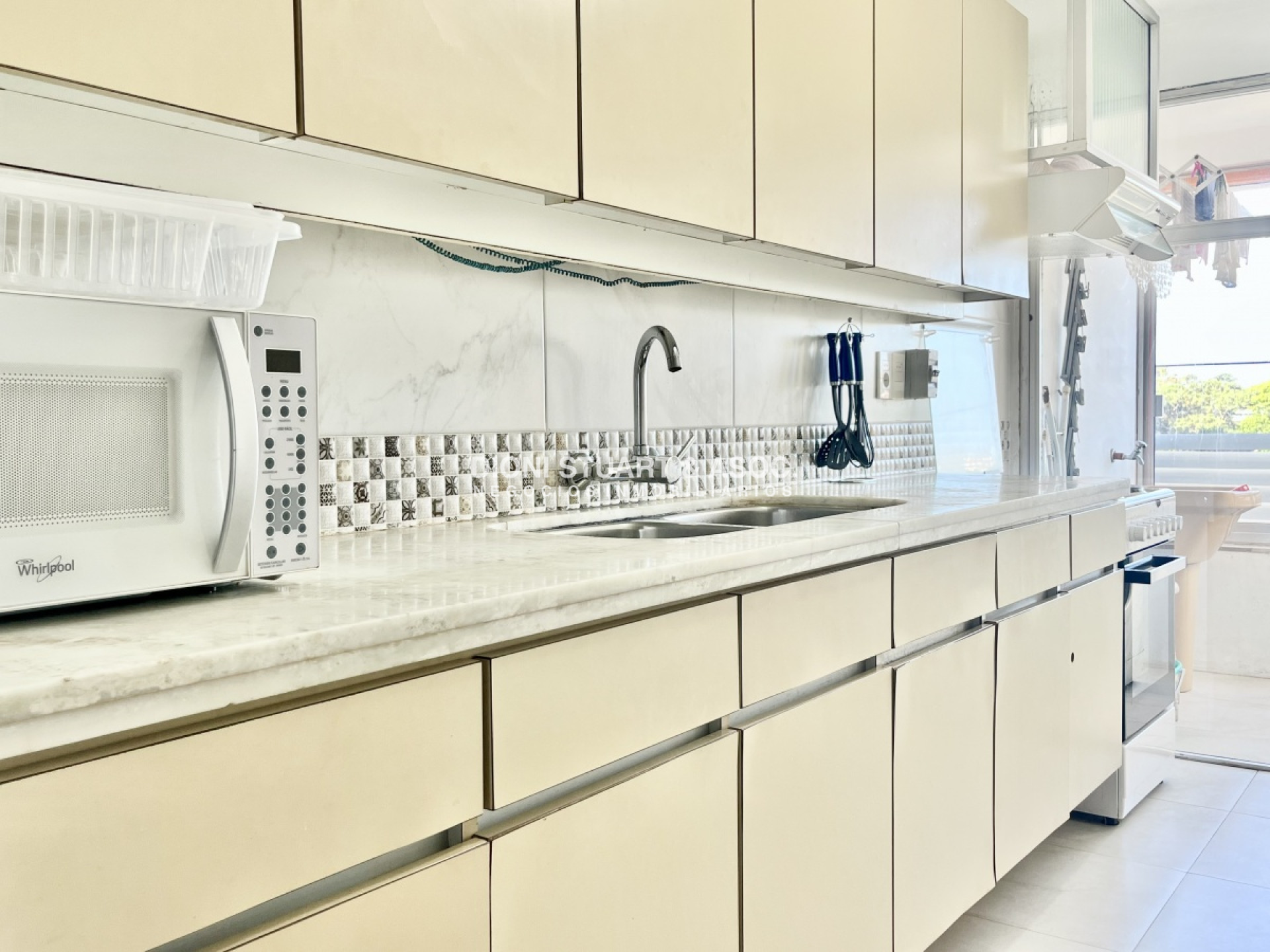Apartamento ID.319 - Complejo Lincoln Center - En Venta - 2 Dorm + Dependencia - Playa Mansa