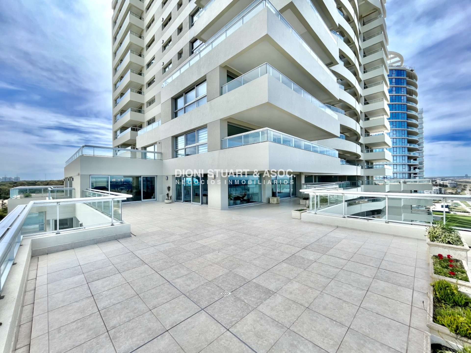 Apartamento ID.116 - Torre Lobos  -  Esquinero - En Venta