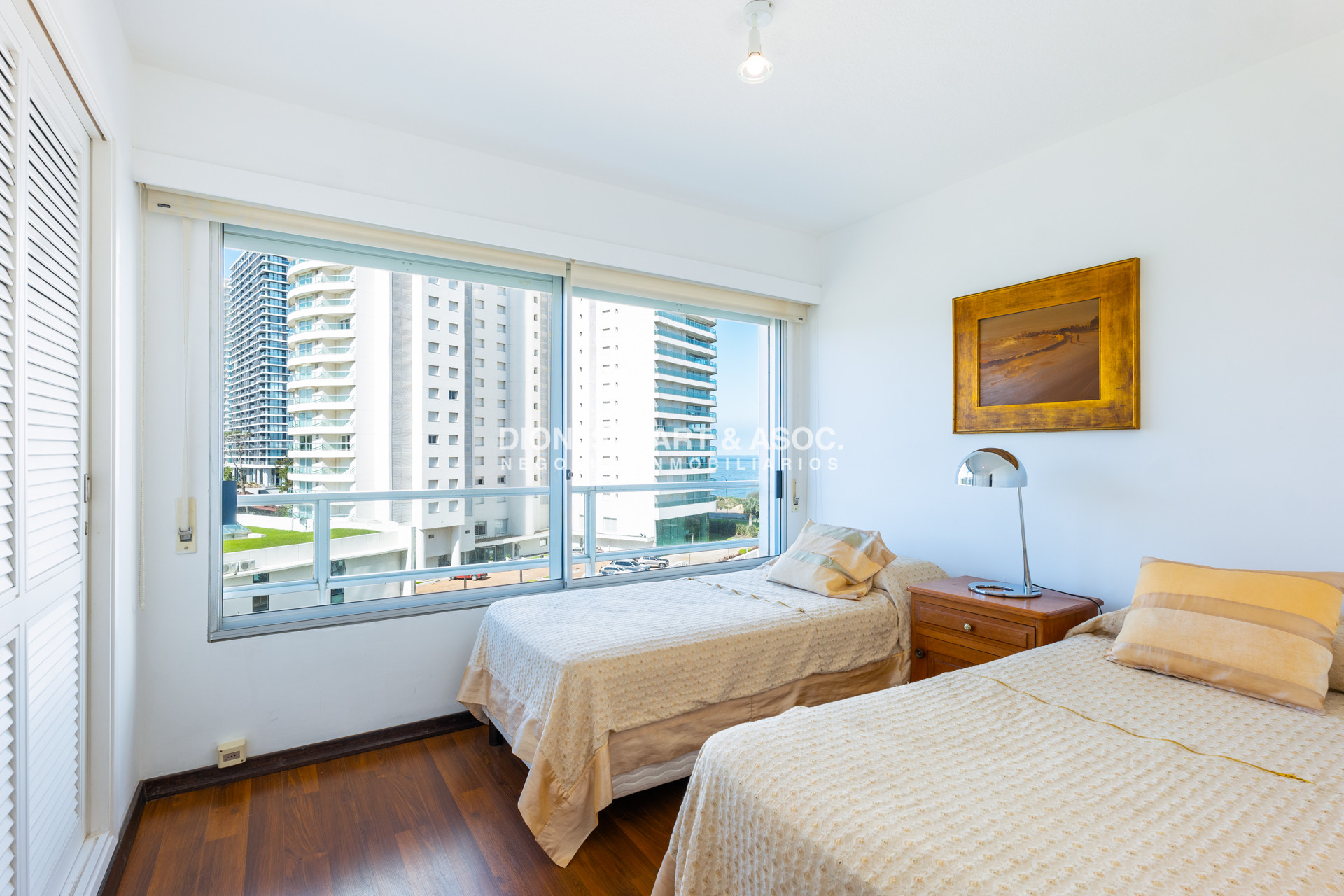 Apartamento ID.741 - DEPARTAMENTO EN PLAYA MANSA - 3 DORMITORIOS Y DEPENDENCIA - RECICLADO - TORRE JEFFERSON - COMPLEJO LINCOLN CENTER