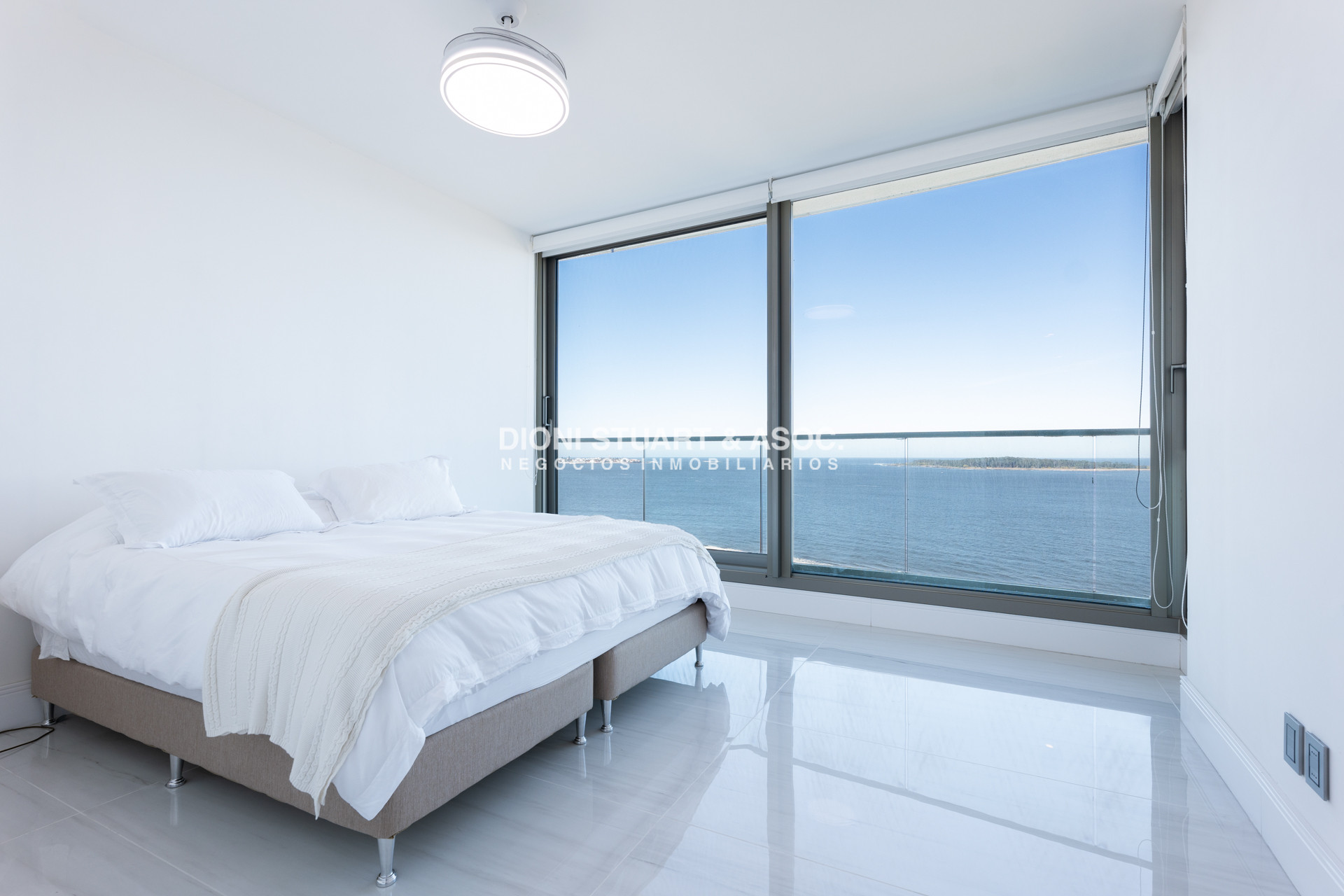 Apartamento ID.737 - FENDI CHATEAU EN VENTA ESQUINERO A PUNTA BALLENA 4 DORMITORIOS EN SUITE
