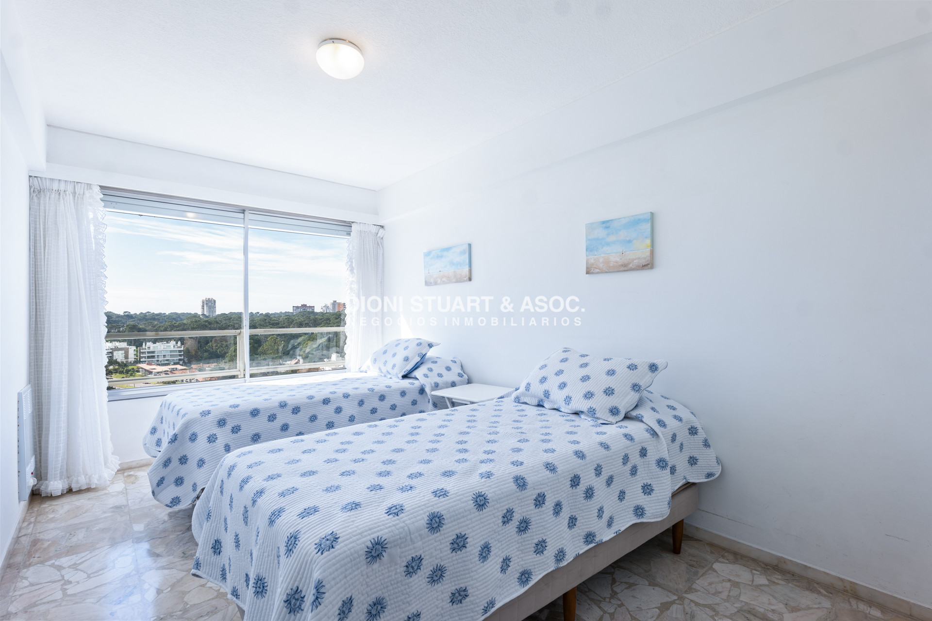 Apartamento ID.1046 - VENTA APARTAMENTO 2 DORMITORIOS Y MEDIO - PLAYA MANSA - COMPLEJO LINCOLN CENTER