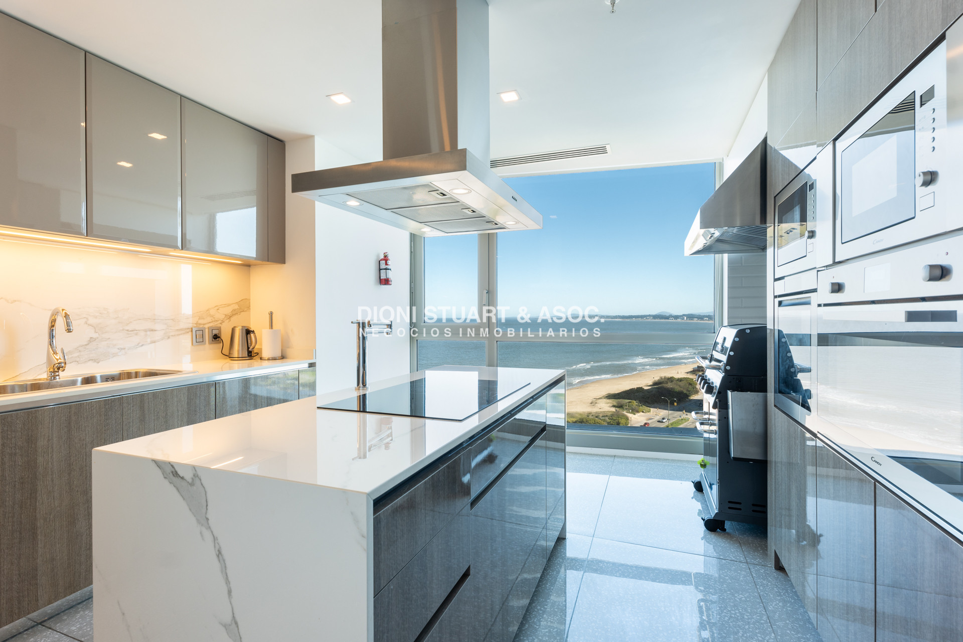 Apartamento ID.737 - FENDI CHATEAU EN VENTA ESQUINERO A PUNTA BALLENA 4 DORMITORIOS EN SUITE