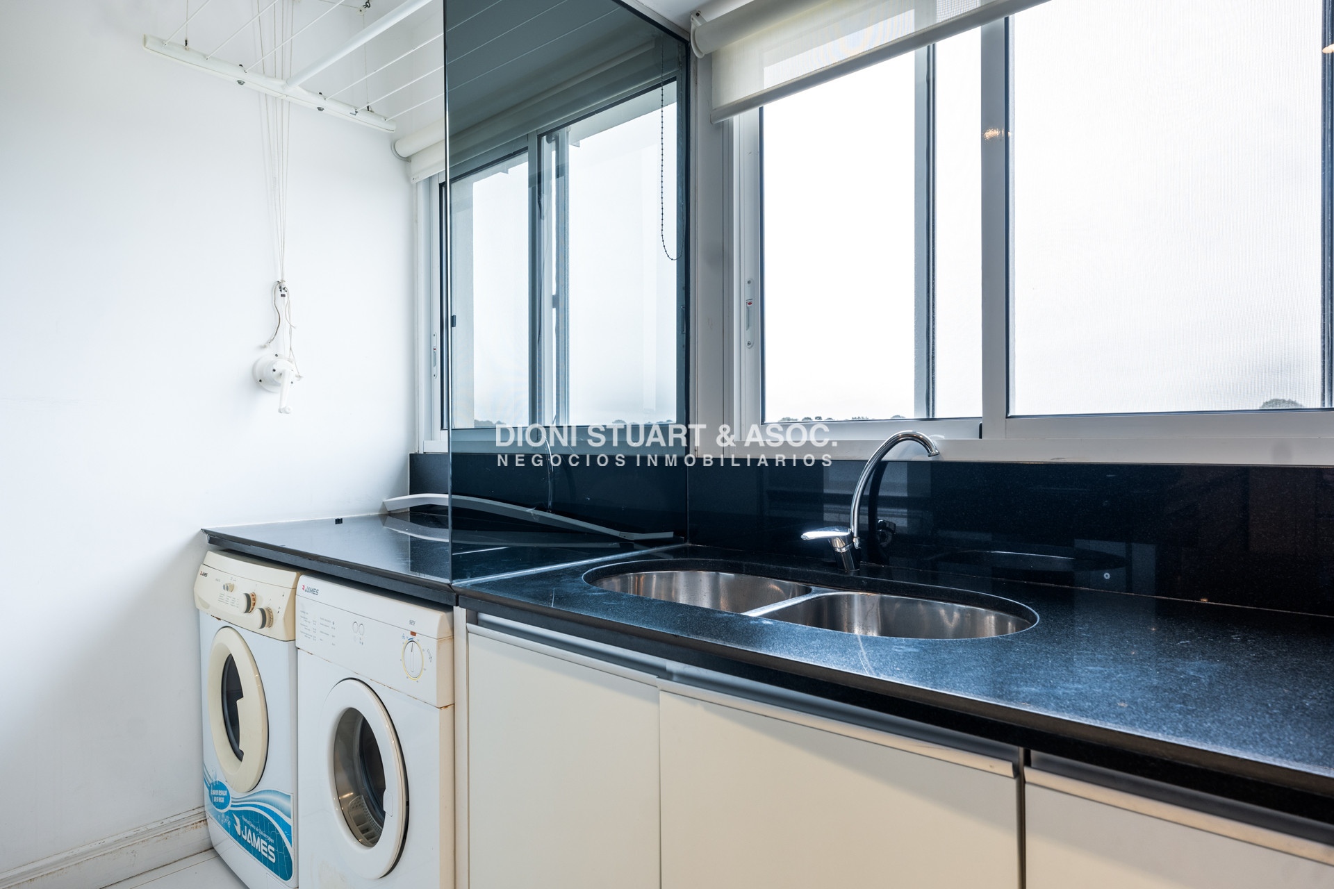 Apartamento ID.760 - DEPARTAMENTO EN VENTA EN PLAYA BRAVA PRIMER LINEA 4 DORMITORIOS EN SUITE - EDIF. AGUAS AZULES
