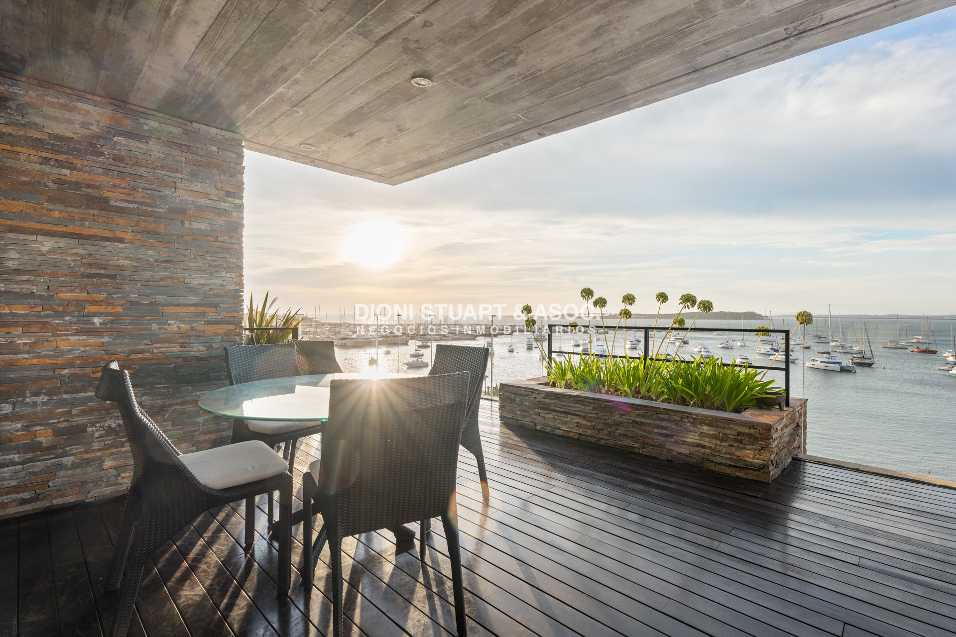 Apartamento ID.905 - LE BLEU - DEPARTAMENTO FRENTE AL PUERTO PENT HOUSE - 3 DORM EN SUITES + DEP.