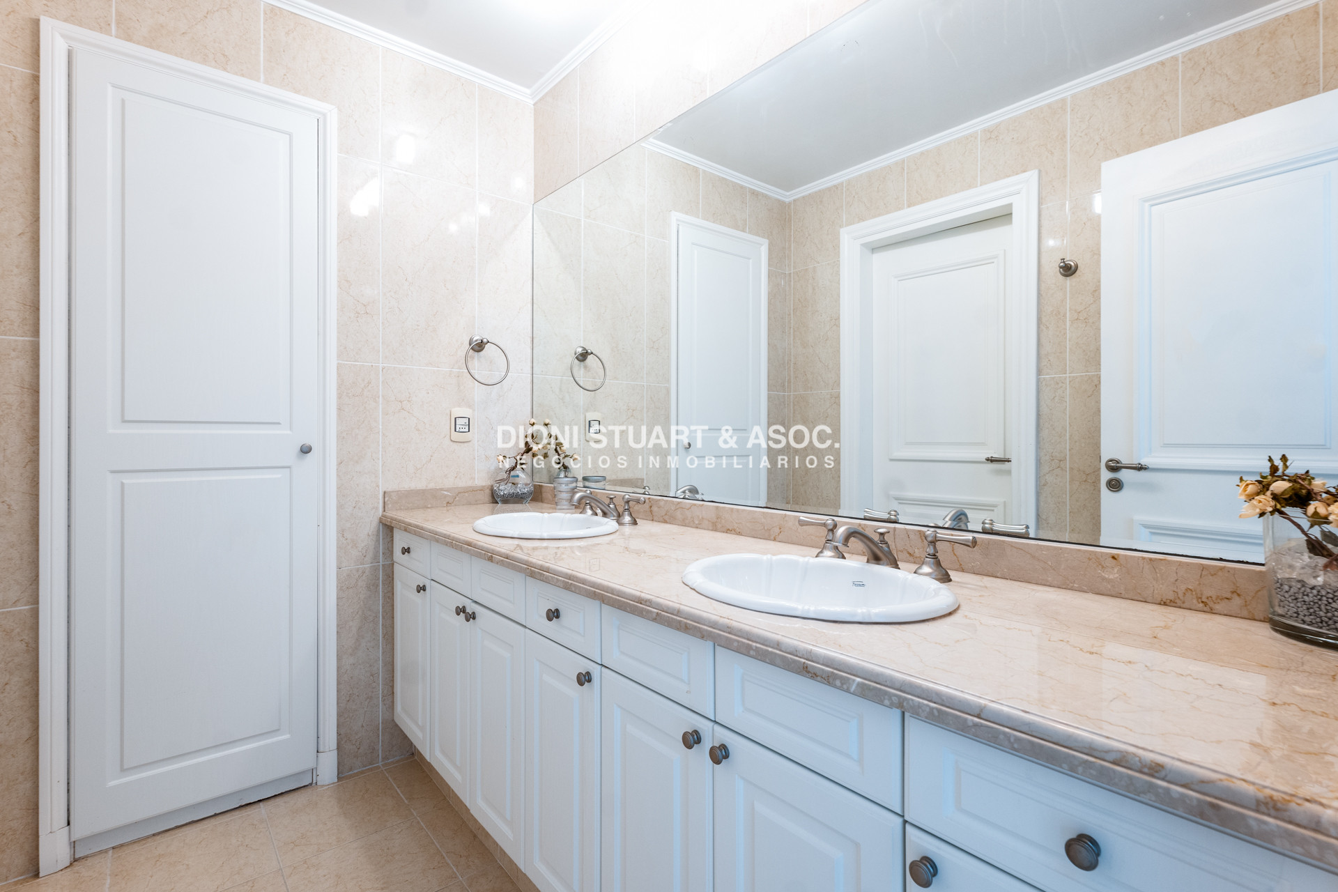 Apartamento ID.902 - DEPARTAMENTO EN VENTA EN LE JARDIN - ESQUINERO - 3 DORMITORIOS EN SUITE
