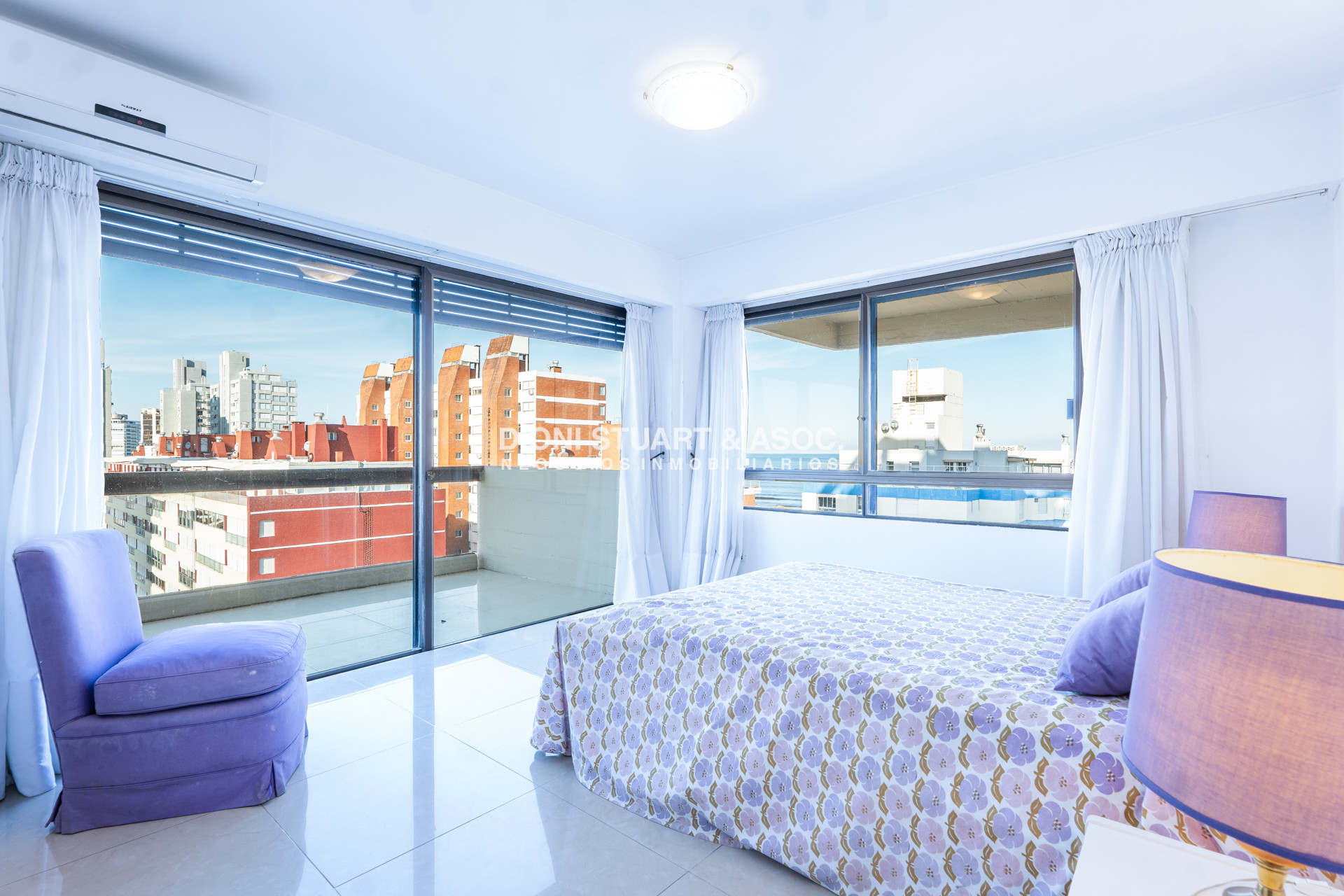 Apartamento ID.1054 - VENTA APARTAMENTO 4 DORMITORIOS RECICLADO - PLAYA BRAVA - PARQUEMAR CENTER 
