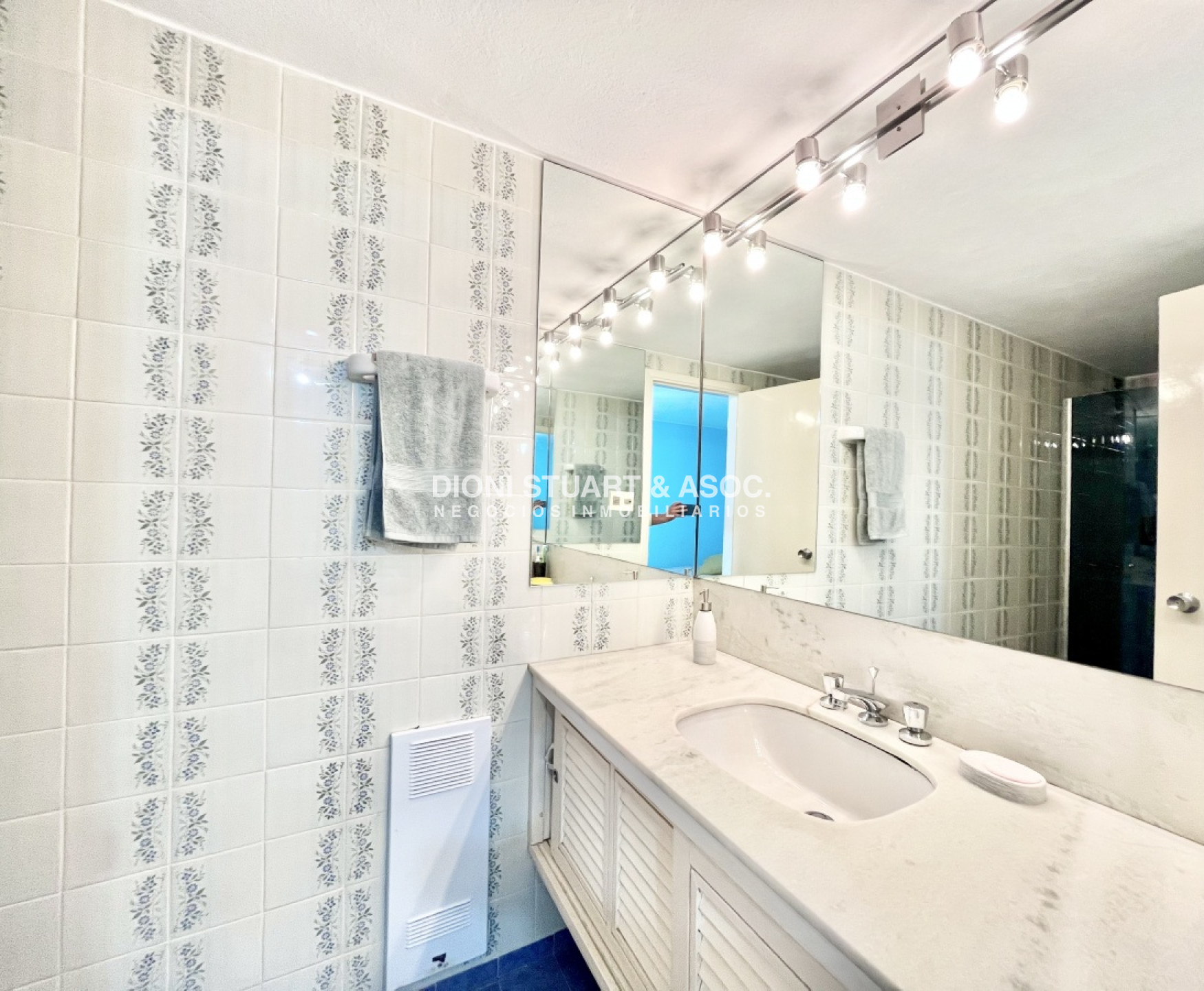 Apartamento ID.121 - OPORTUNIDAD EN VENTA - FRENTE AL MAR -  2 DORM Y MEDIO - COMPLEJO LINCOLN CENTER - TORRE WASHINGTON