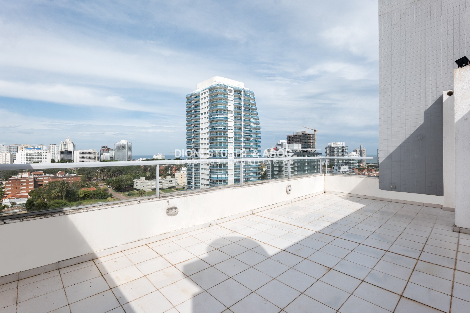 Apartamento ID.1149 - VENTA APARTAMENTO 3 DORMITORIOS CON BARBACOA PENT HOUSE DUPLEX PLAYA MANSA