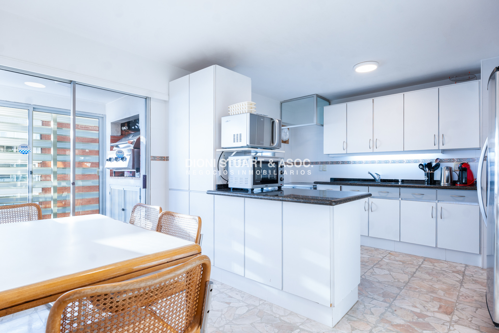 Apartamento ID.978 - APARTAMENTO EN VENTA EN EDIFICIO IMARANGATU - 3 DORM + DEP. CON PARRILLERO