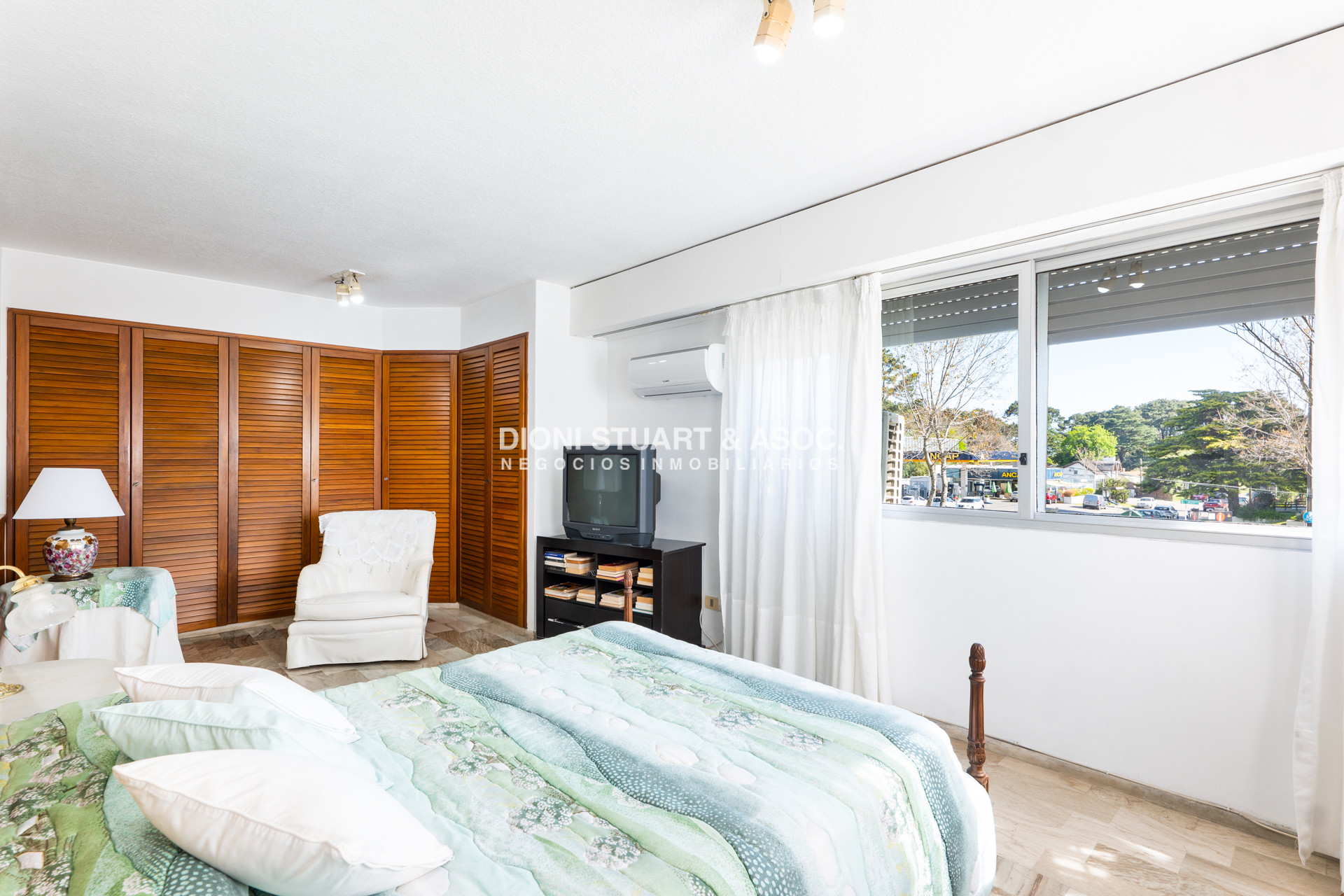 Apartamento ID.776 - Apartamento en Roosevelt Center en Venta - 3 Dormitorios y Dep.
