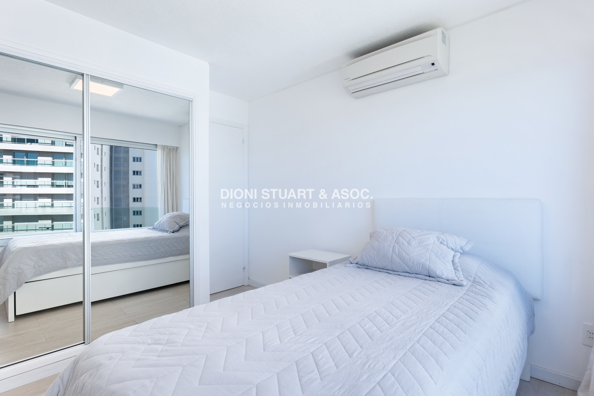 Apartamento ID.291 - APARTAMENTO DE 3 DORMITORIOS EN ALQUILER FRENTE AL MAR TORRE WASHINGTON COMPLEJO LINCOLN CENTER -  RECICLADO