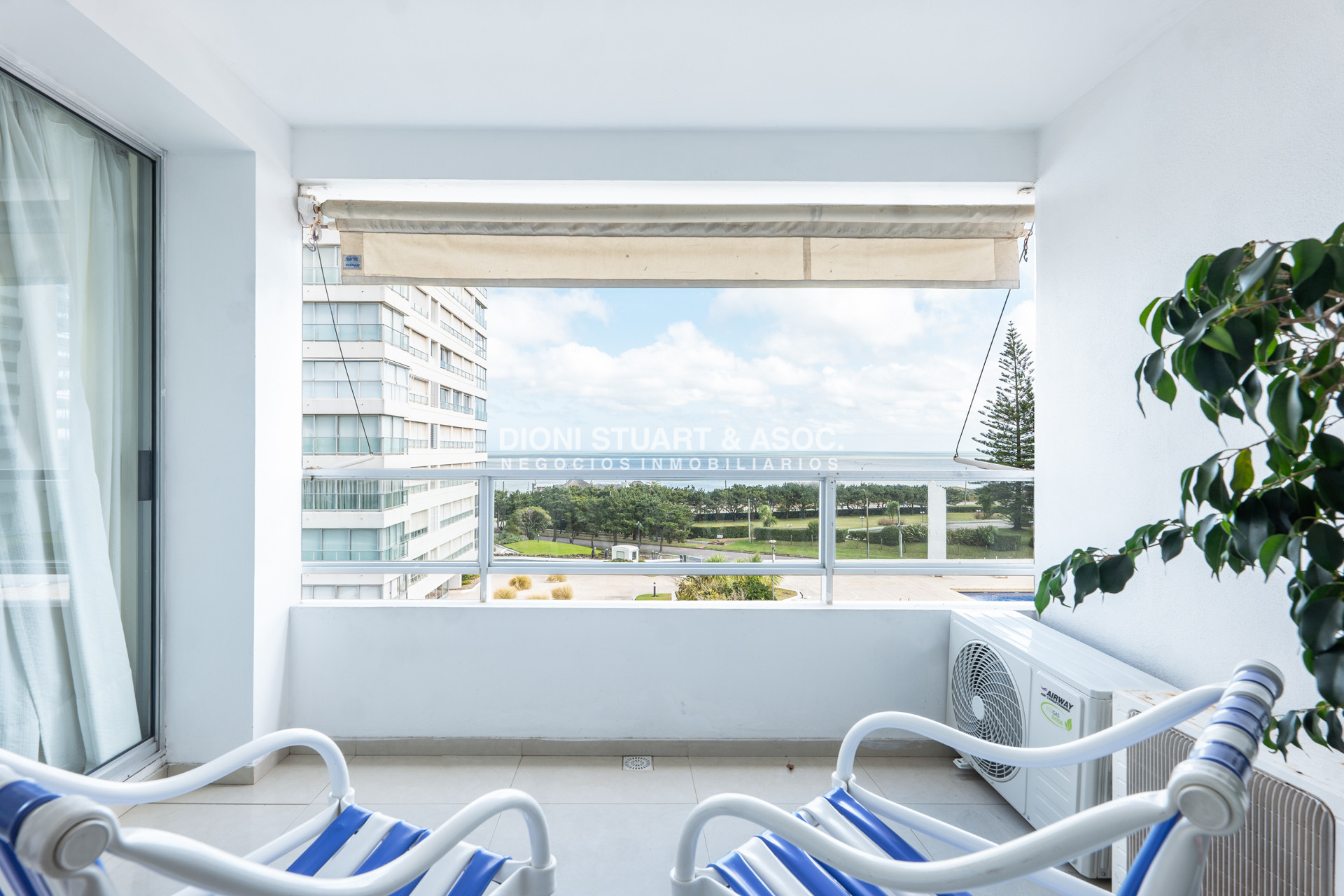 Apartamento ID.1058 - VENTA APARTAMENTO 1 DORMITORIO Y MEDIO - PLAYA MANSA - RECICLADO - COMPLEJO LINCOLN CENTER